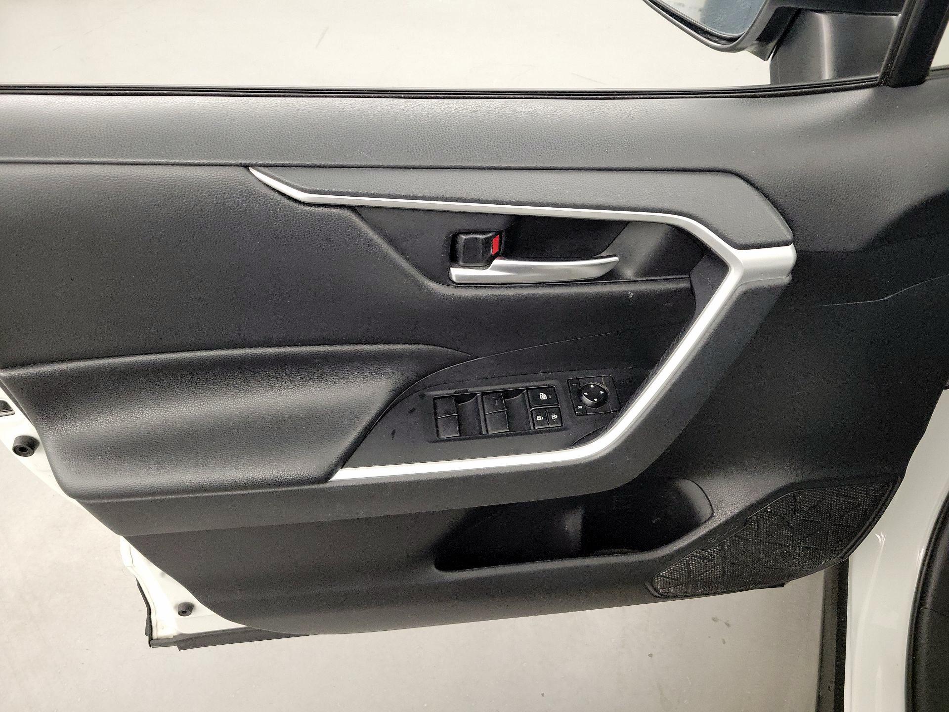 Thumbnail: 2019 Toyota RAV4 - 12