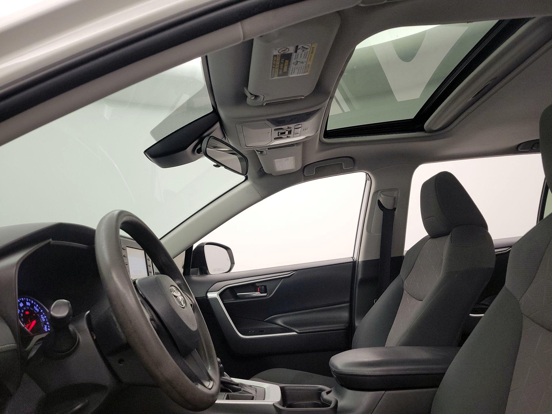 Thumbnail: 2019 Toyota RAV4 - 20