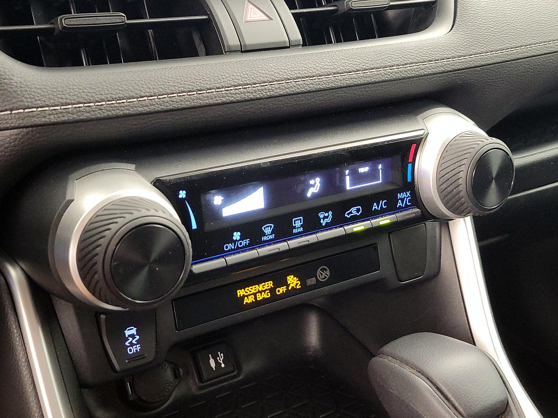 Thumbnail: 2019 Toyota RAV4 - 16