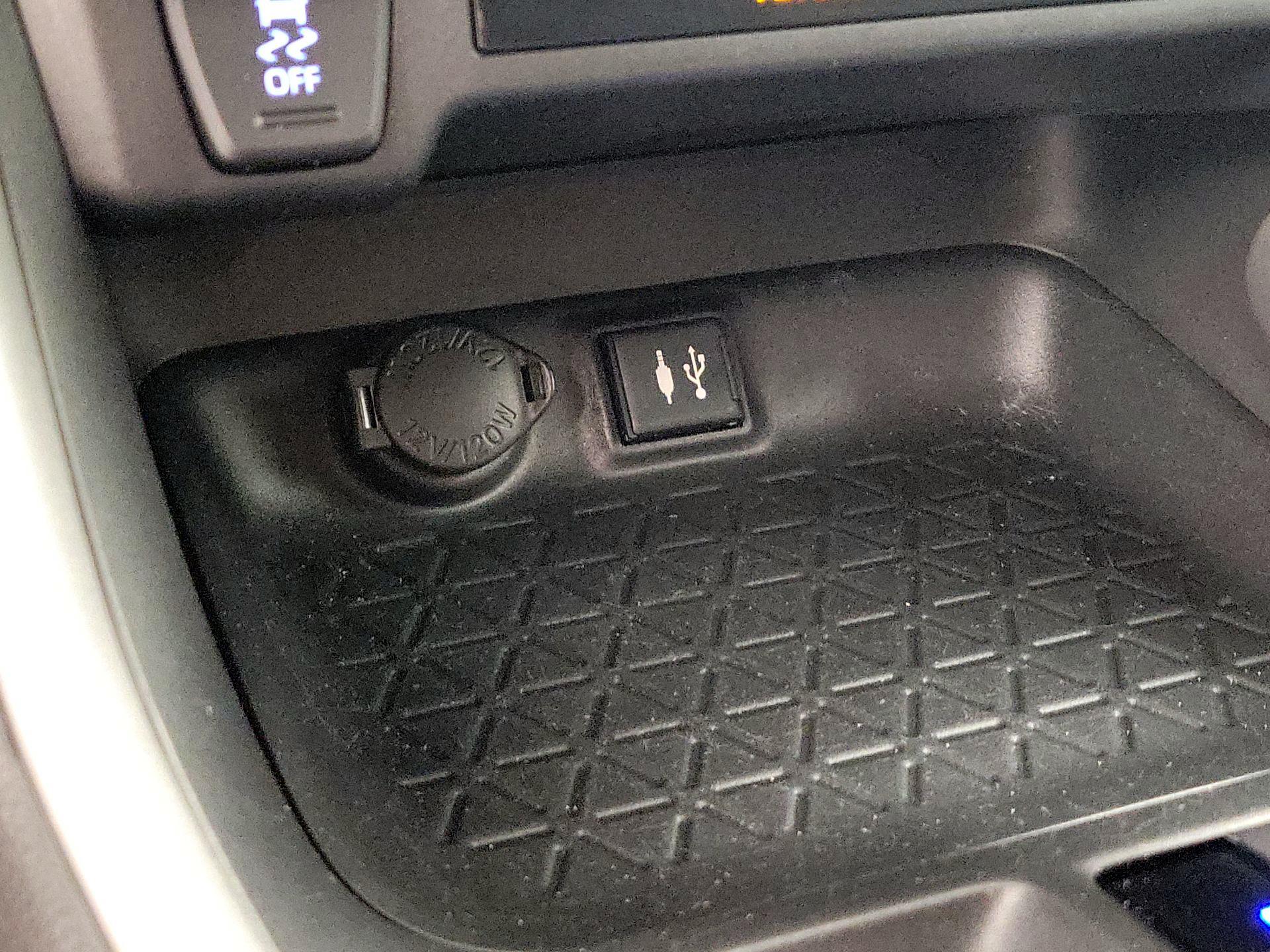 Thumbnail: 2019 Toyota RAV4 - 18