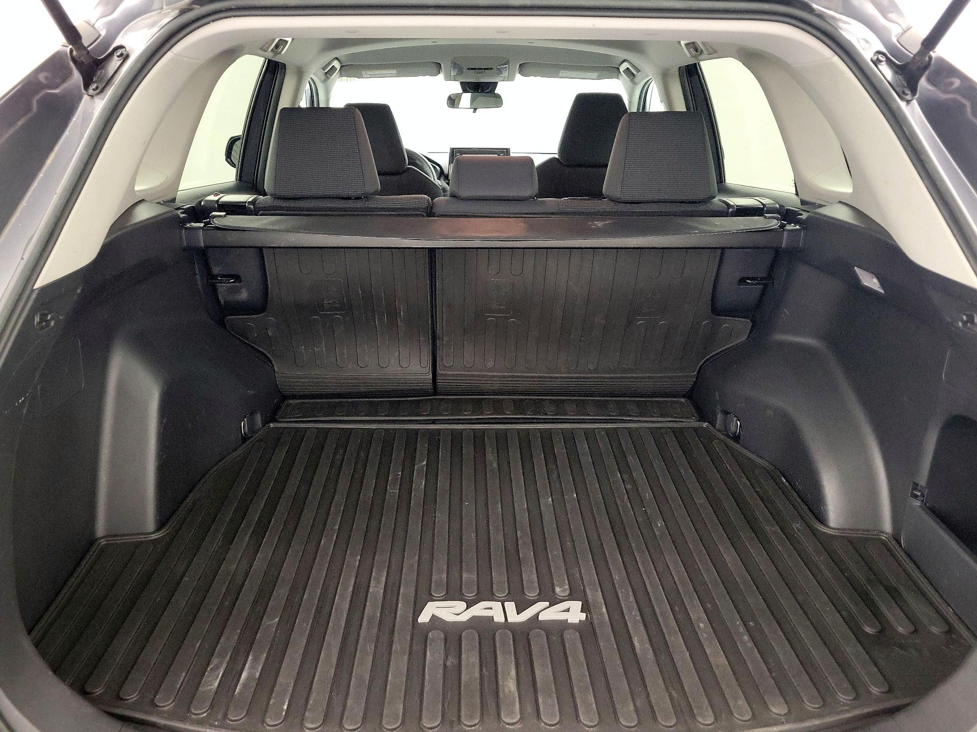 Thumbnail: 2019 Toyota RAV4 - 20