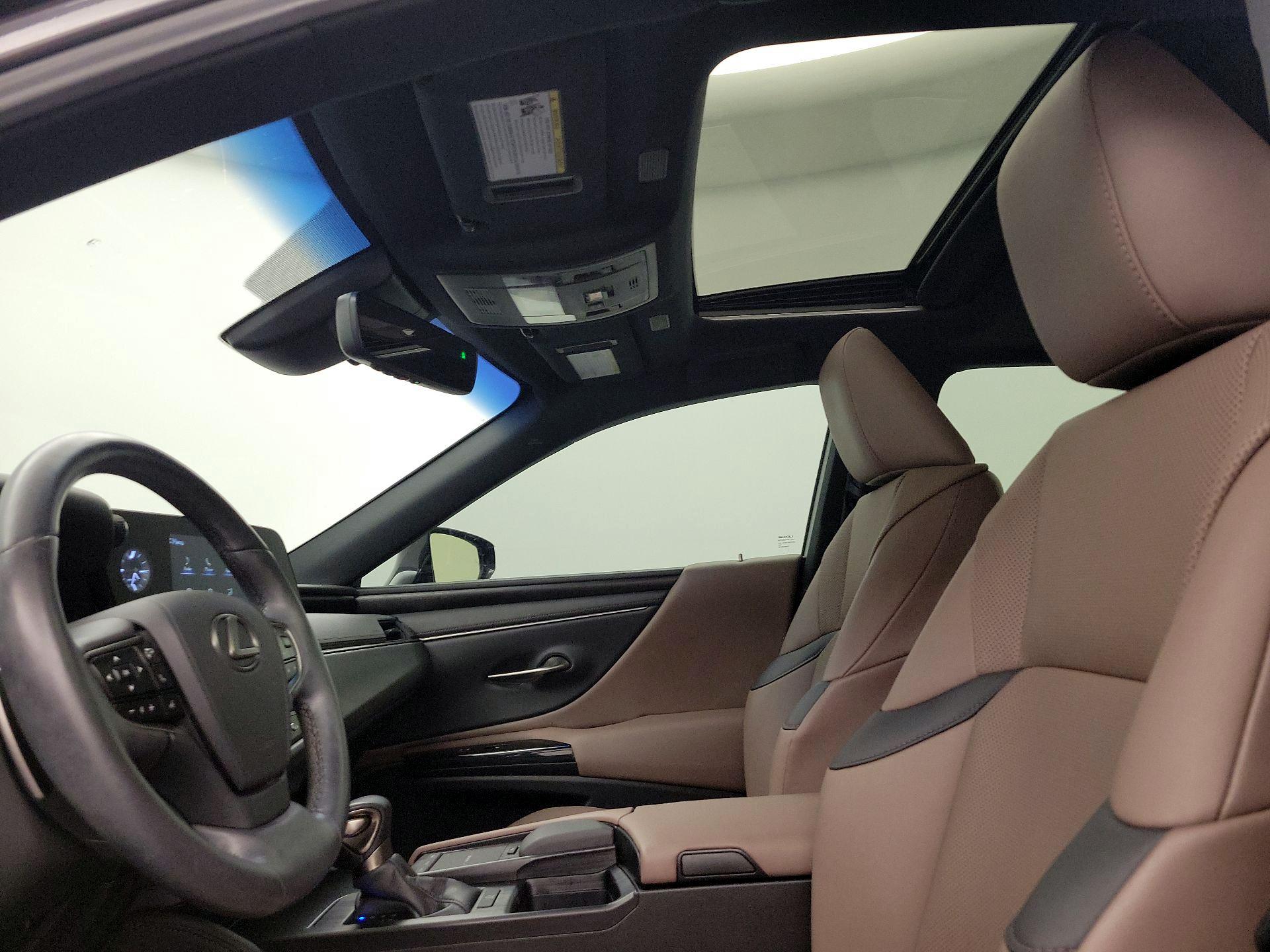 Thumbnail: 2022 Lexus ES - 19