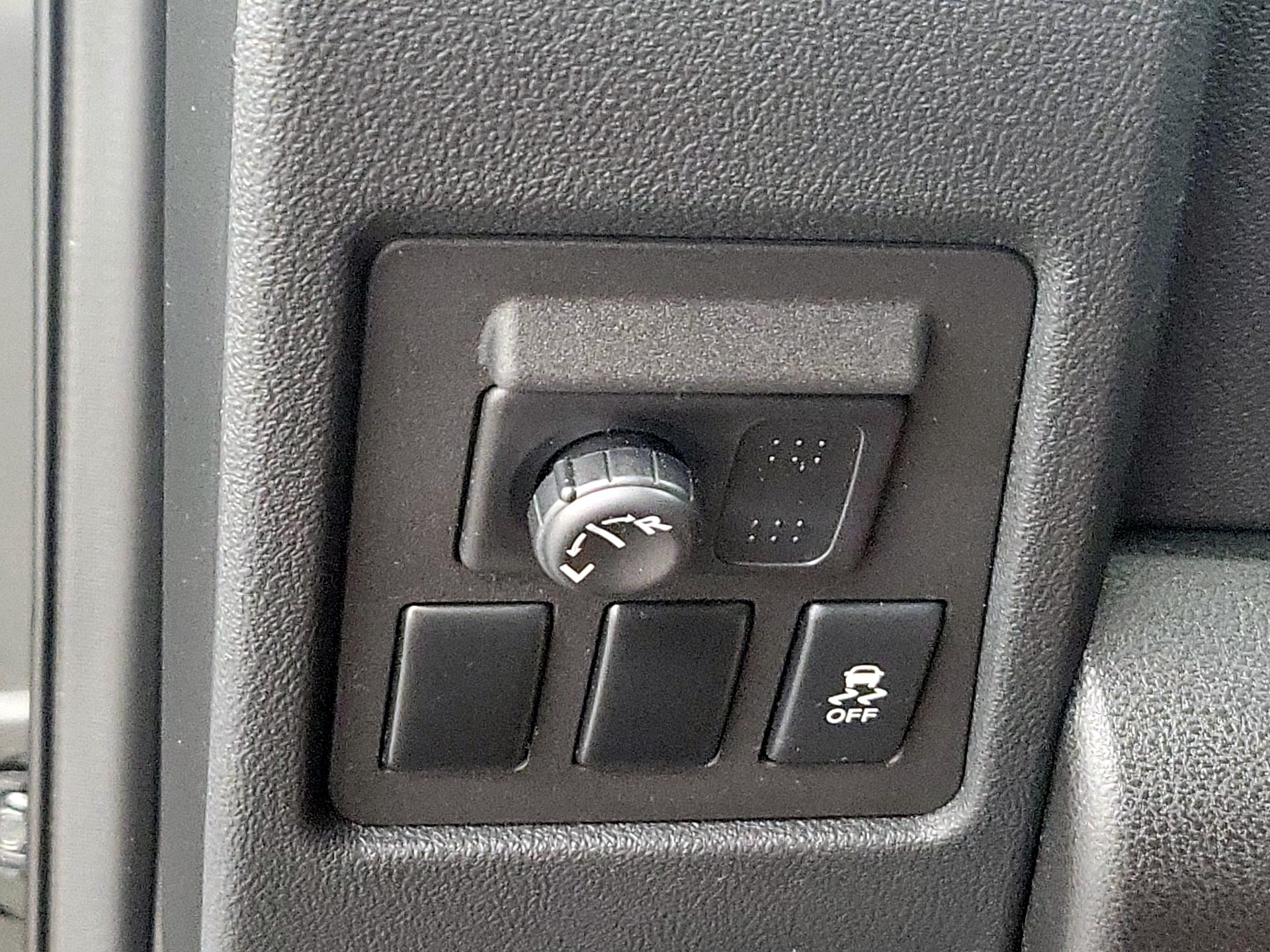 Thumbnail: 2014 Nissan Rogue - 13