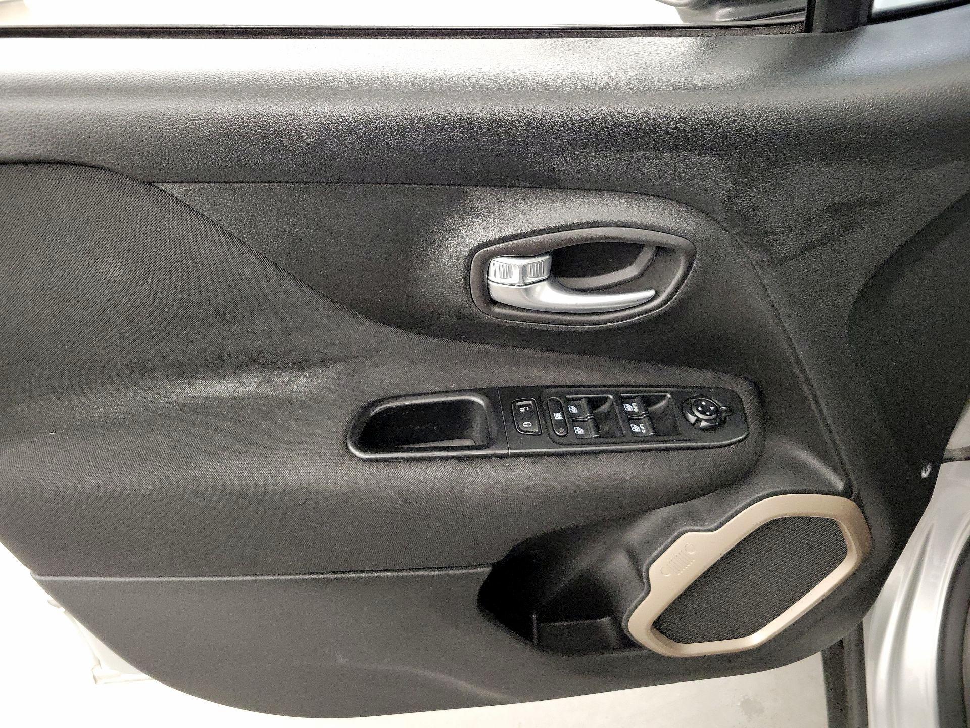 Thumbnail: 2016 Jeep Renegade - 12