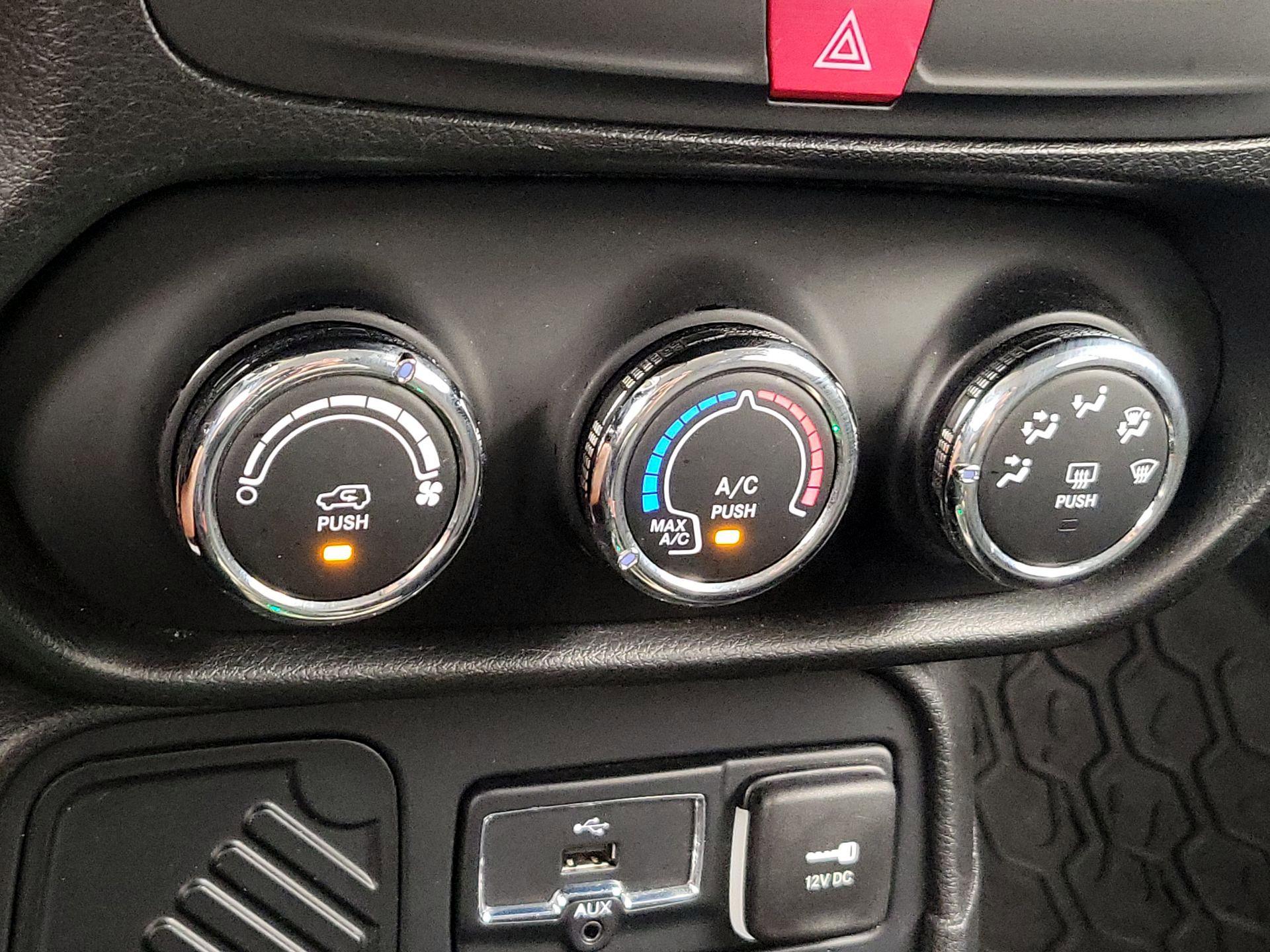 Thumbnail: 2016 Jeep Renegade - 16