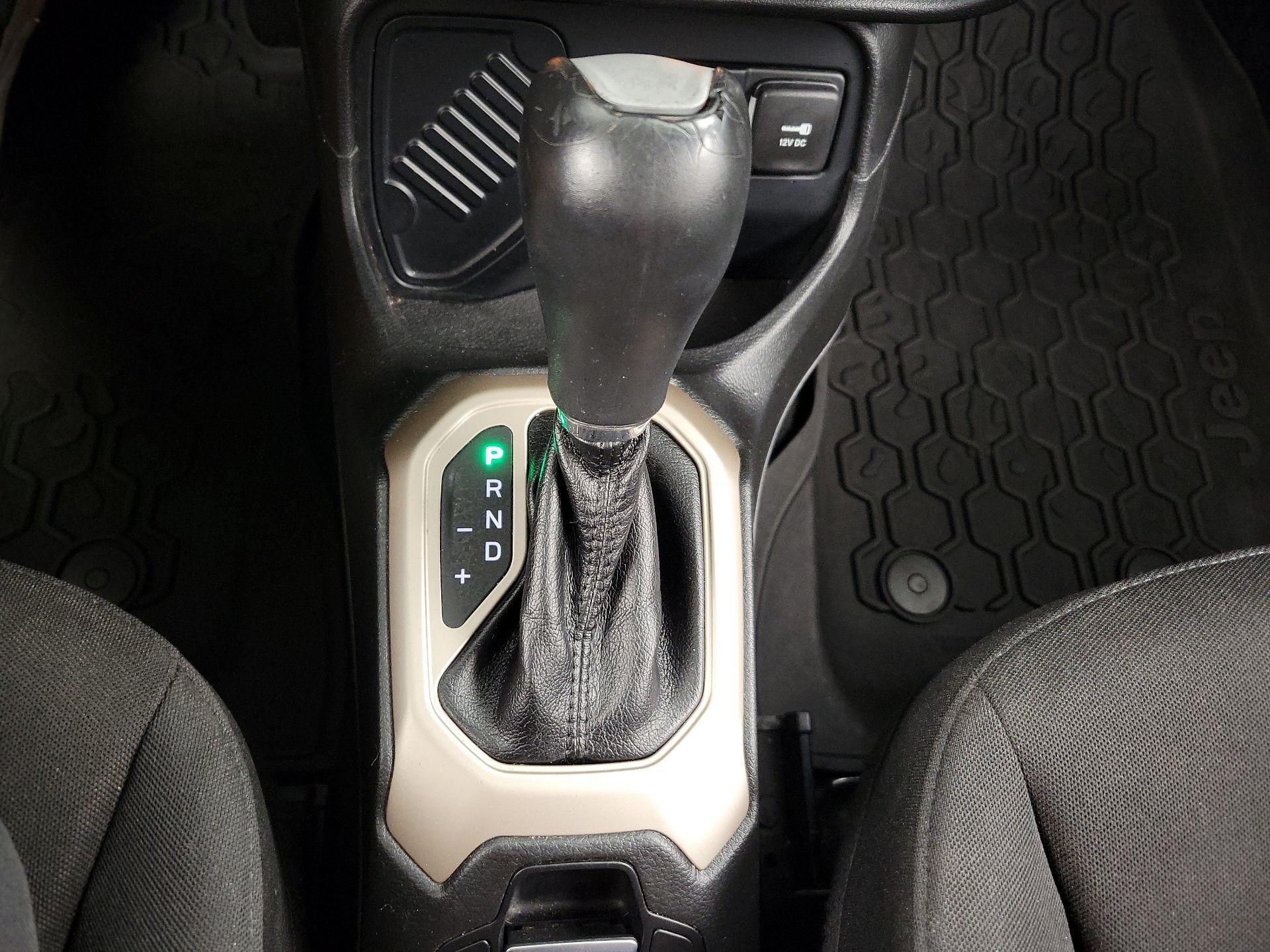 Thumbnail: 2016 Jeep Renegade - 17