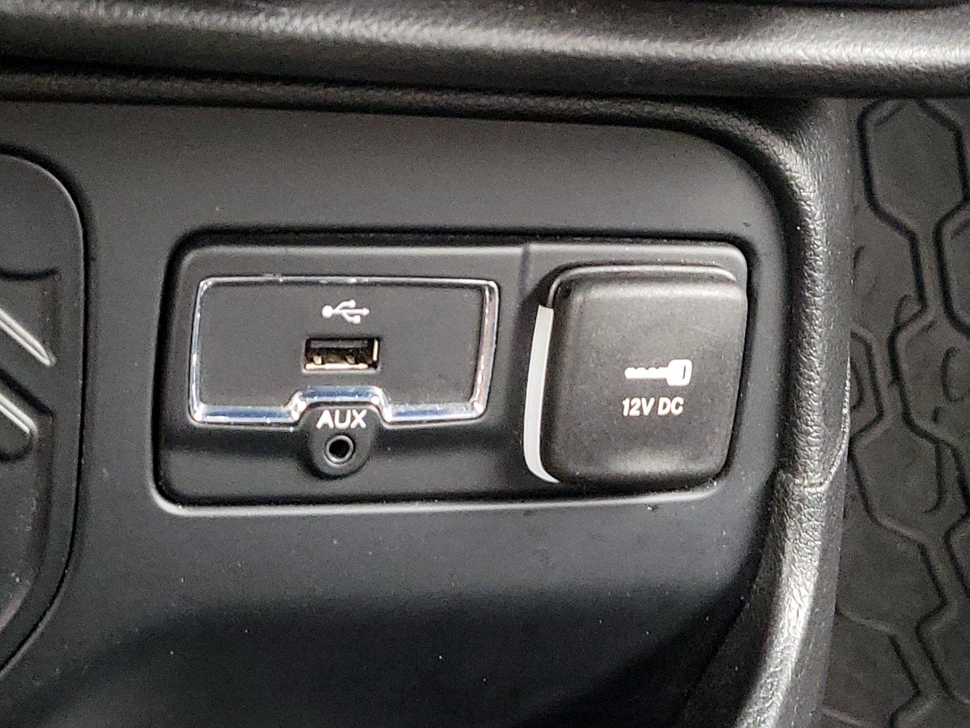Thumbnail: 2016 Jeep Renegade - 18