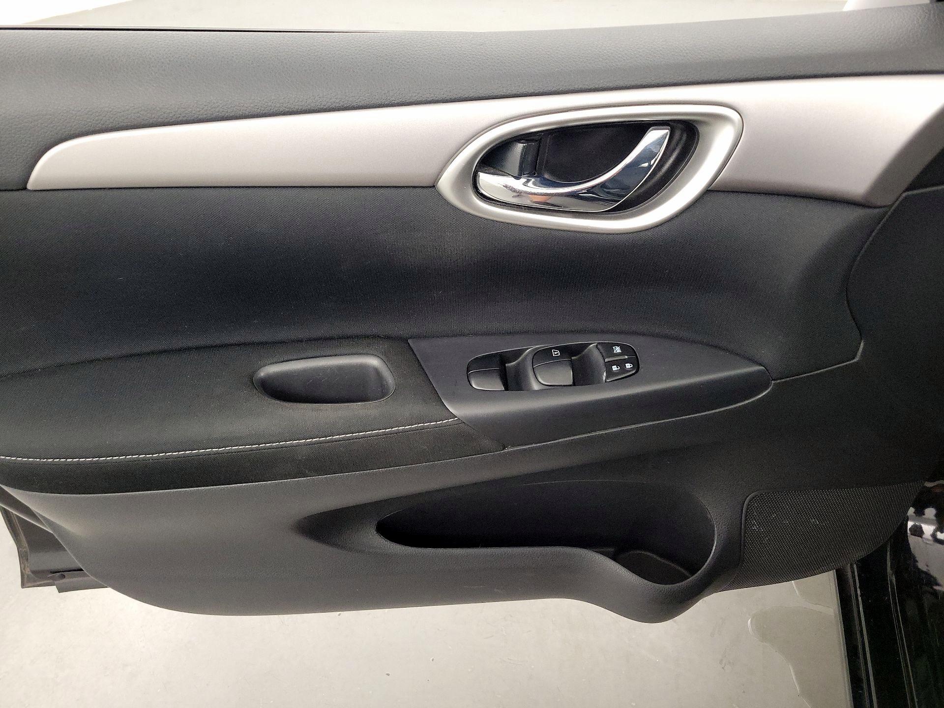 Thumbnail: 2015 Nissan Sentra - 12