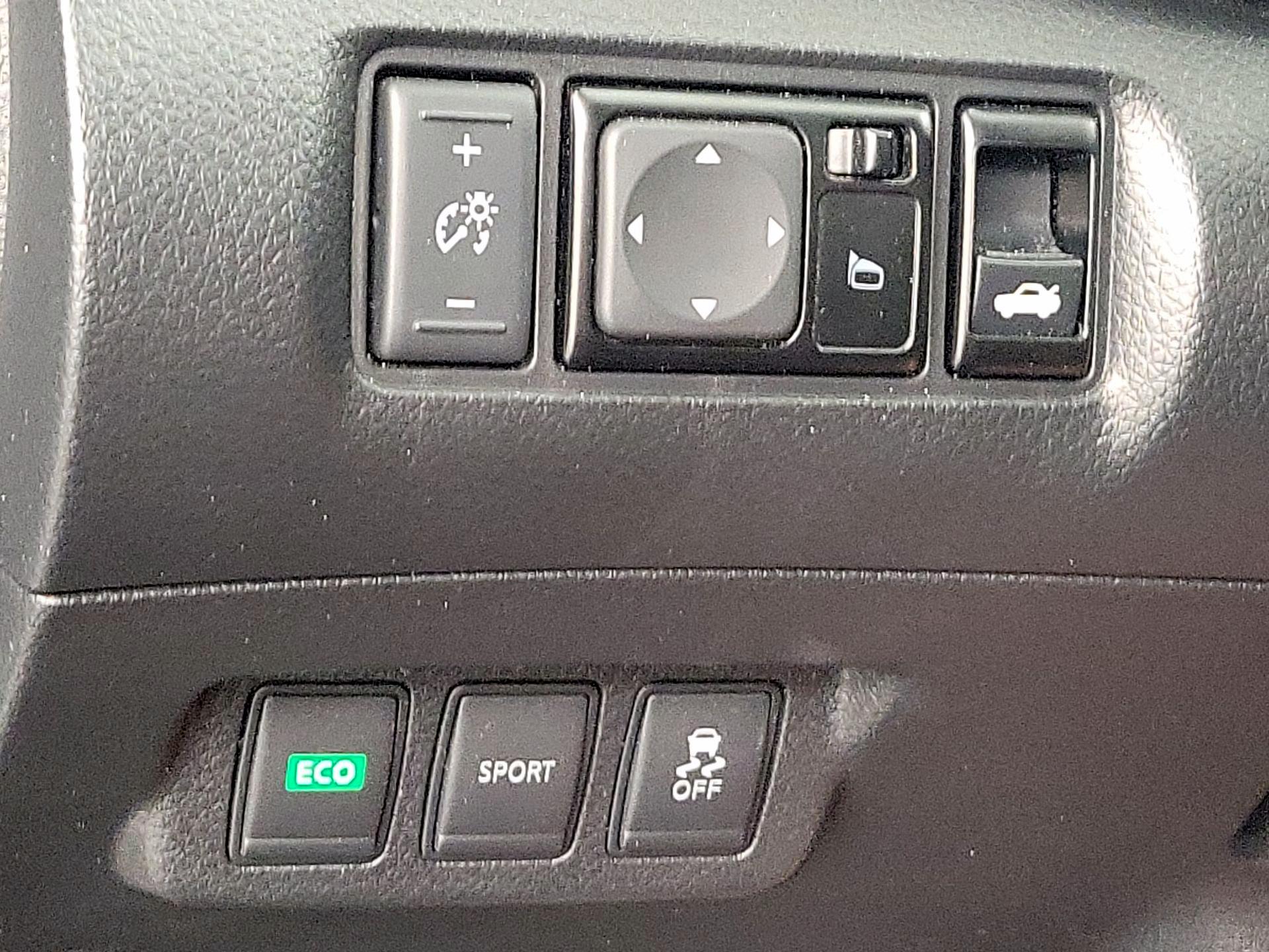Thumbnail: 2015 Nissan Sentra - 13