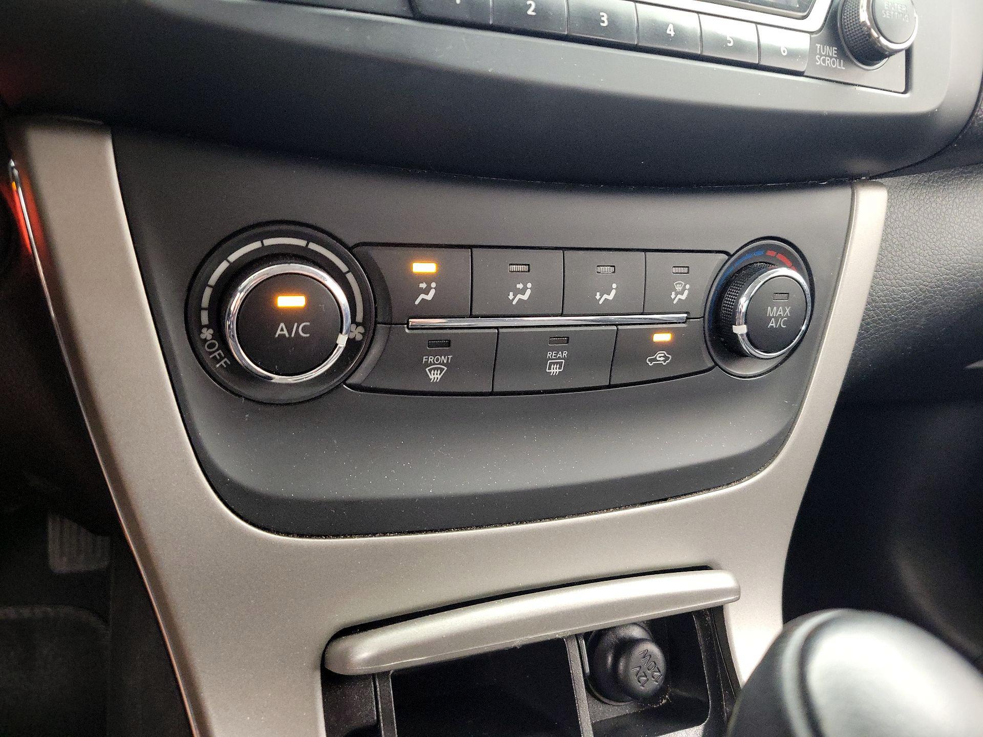 Thumbnail: 2015 Nissan Sentra - 16