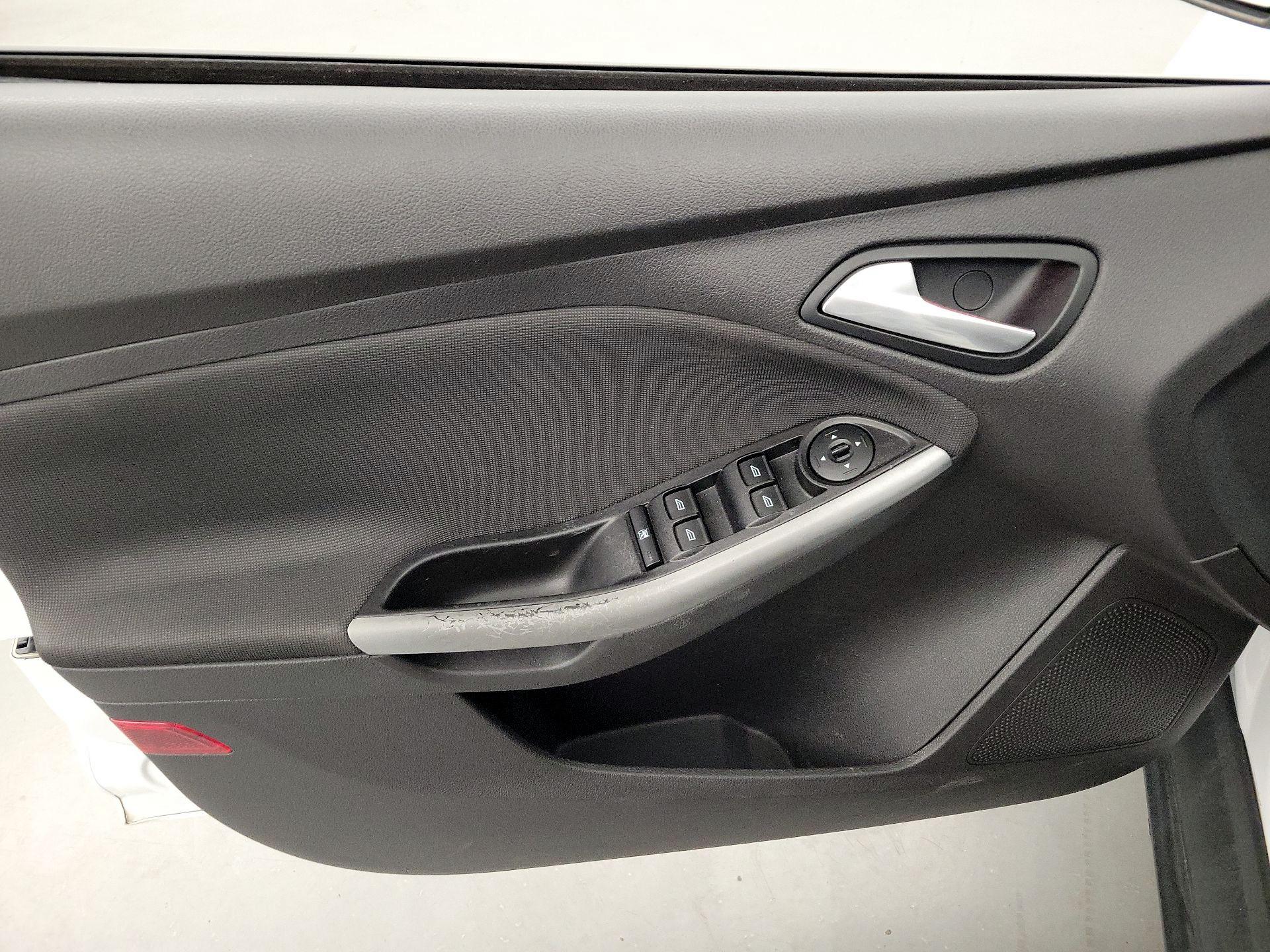Thumbnail: 2014 Ford Focus - 12