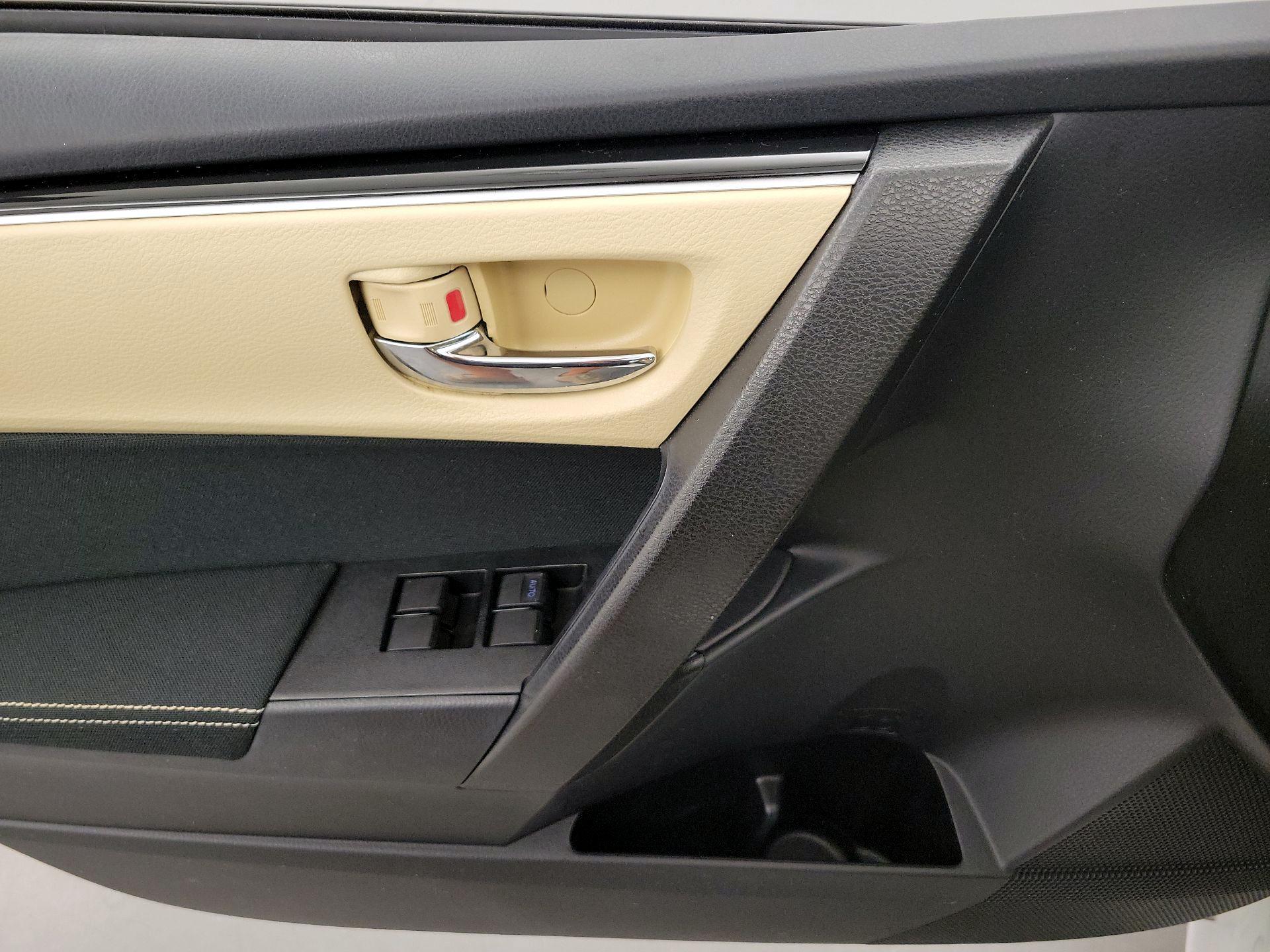 Thumbnail: 2018 Toyota Corolla - 12