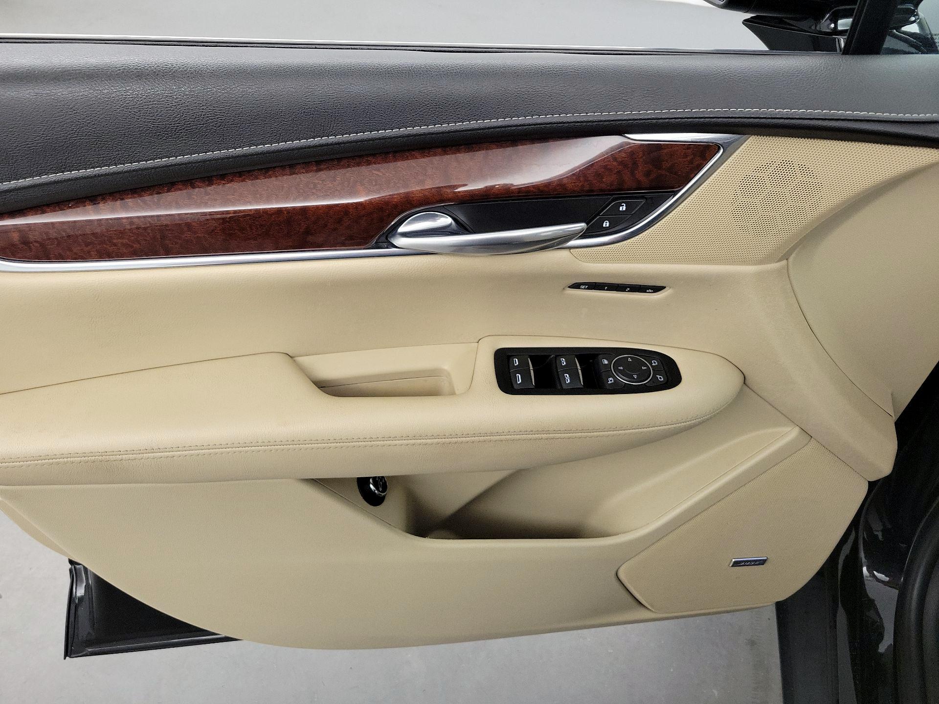 Thumbnail: 2018 Cadillac XT5 - 12