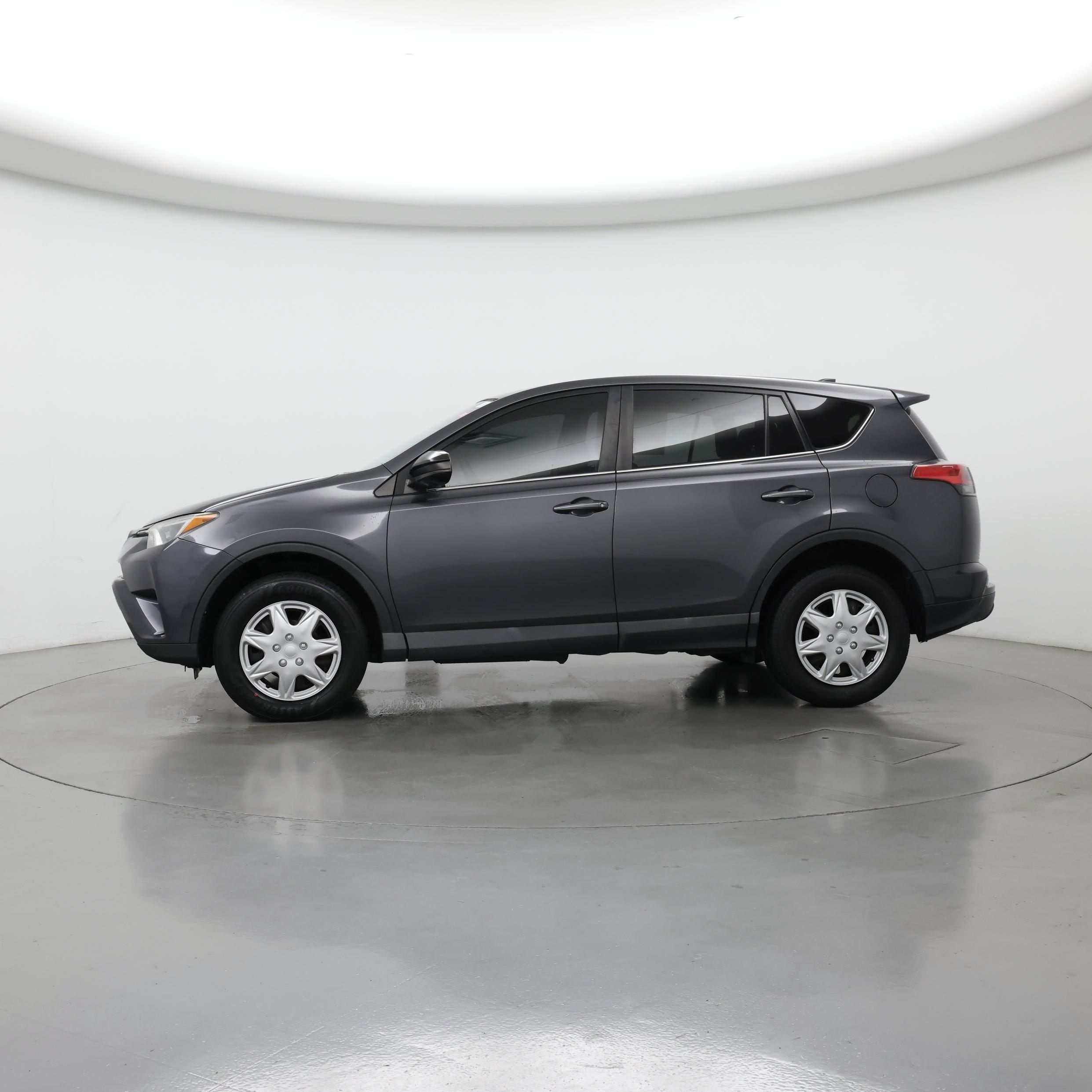 Thumbnail: 2018 Toyota RAV4 - 3
