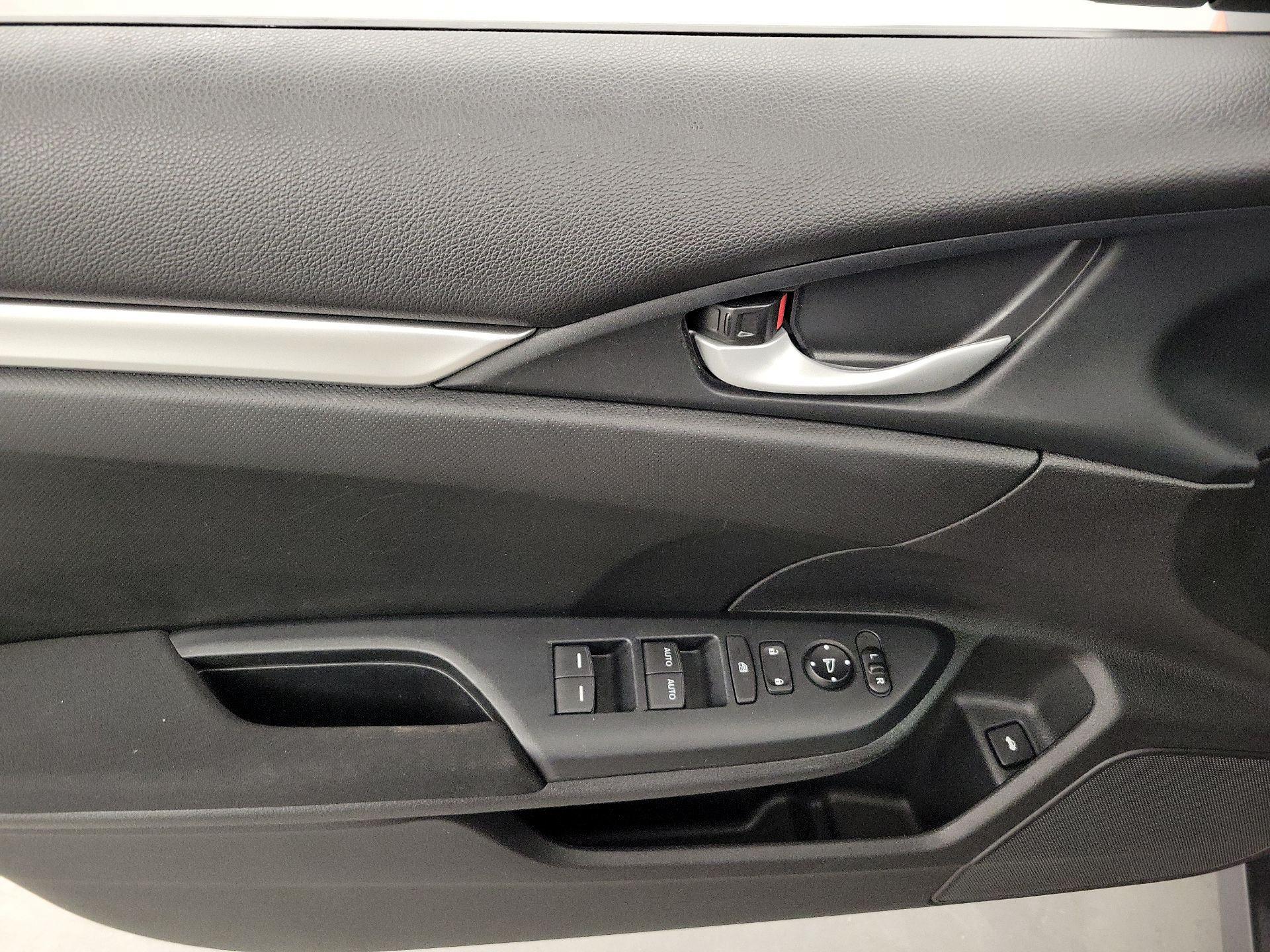 Thumbnail: 2016 Honda Civic - 12