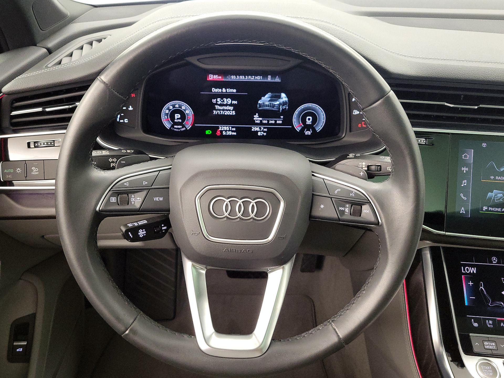 Thumbnail: 2023 Audi Q7 - 10