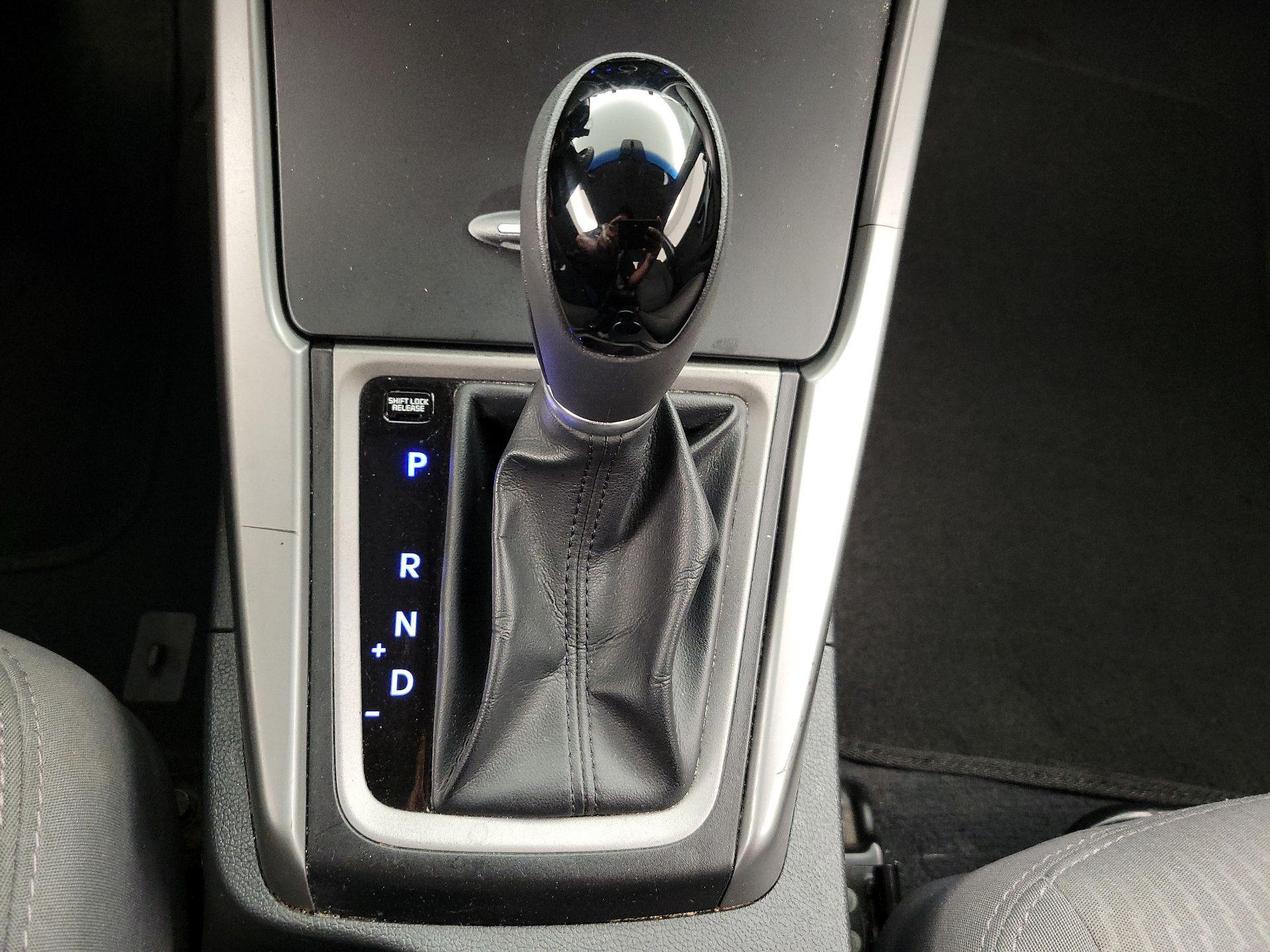 Thumbnail: 2016 Hyundai Elantra - 17
