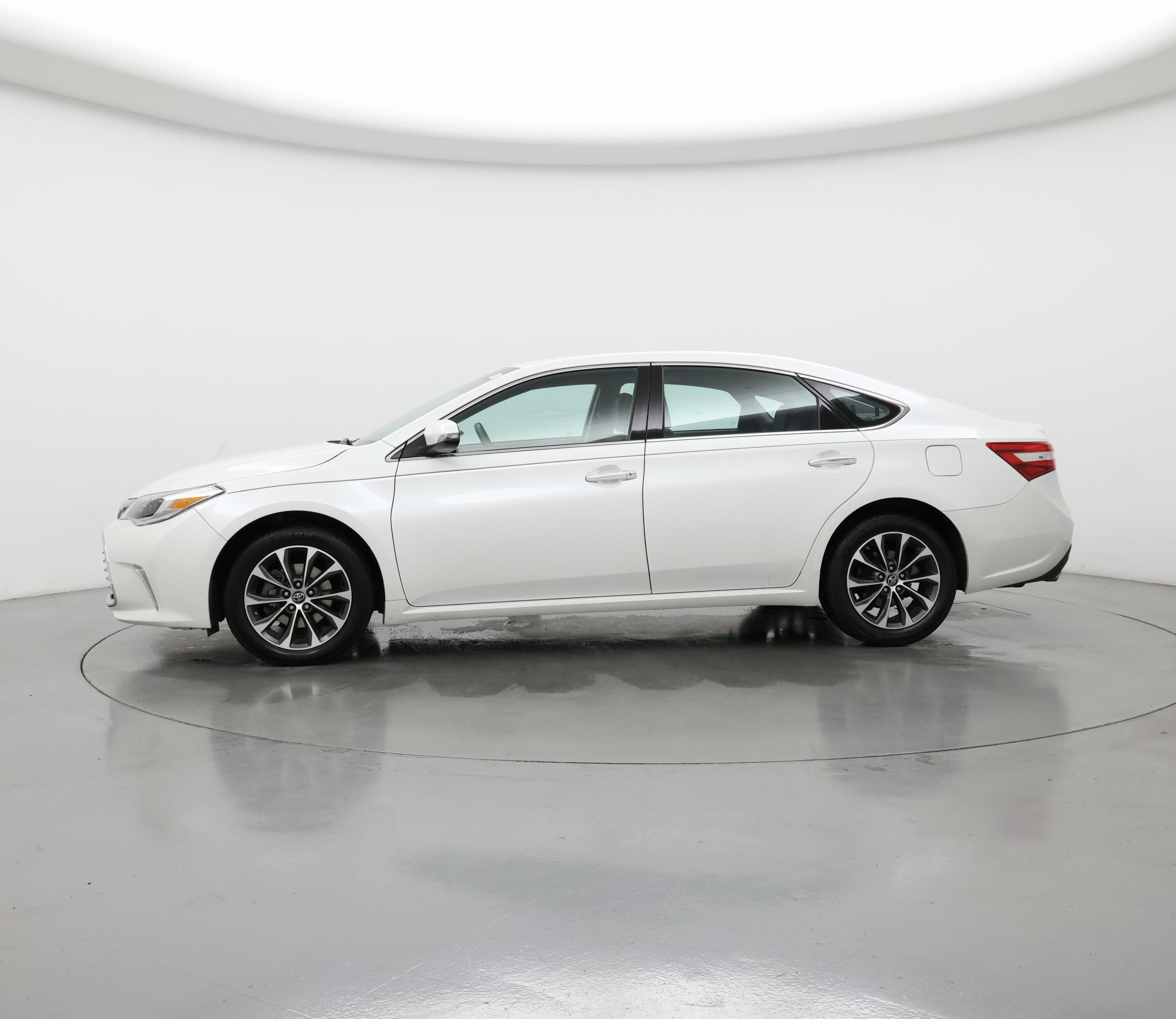 Thumbnail: 2017 Toyota Avalon - 3