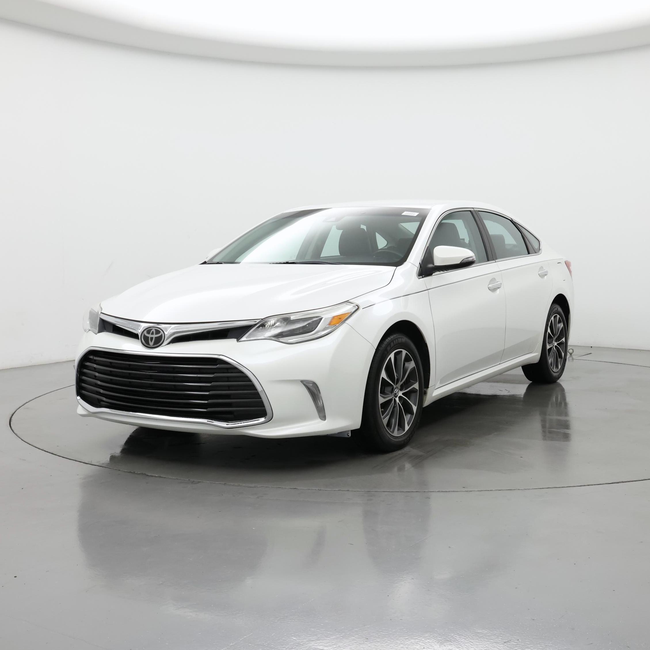 Thumbnail: 2017 Toyota Avalon - 4