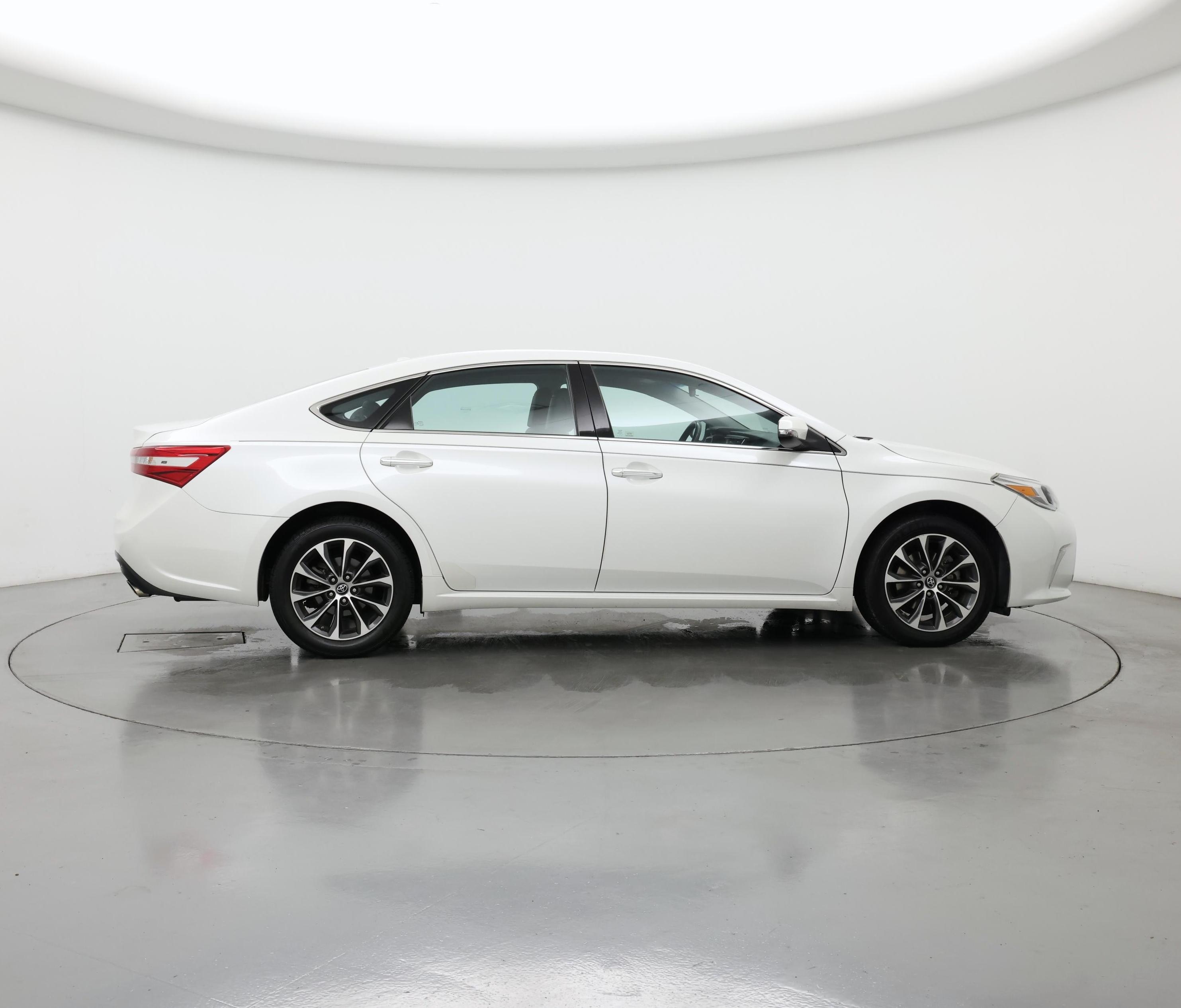 Thumbnail: 2017 Toyota Avalon - 7