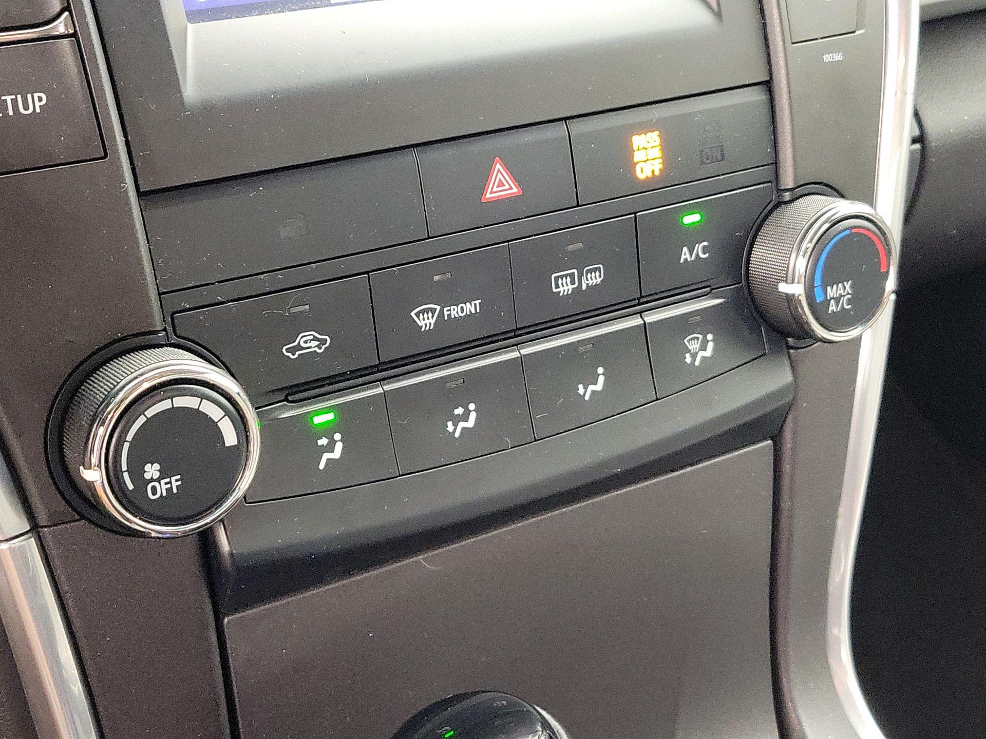 Thumbnail: 2015 Toyota Camry - 16