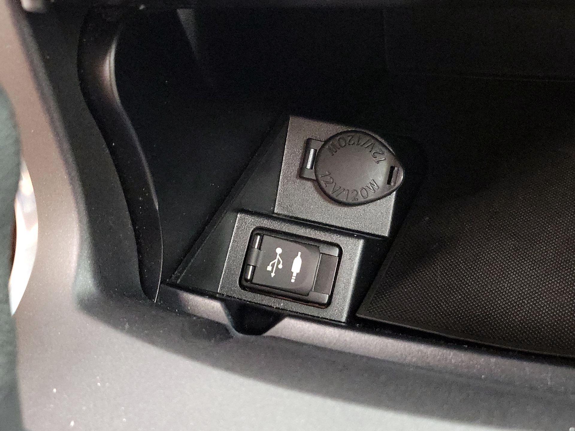 Thumbnail: 2015 Toyota Camry - 18