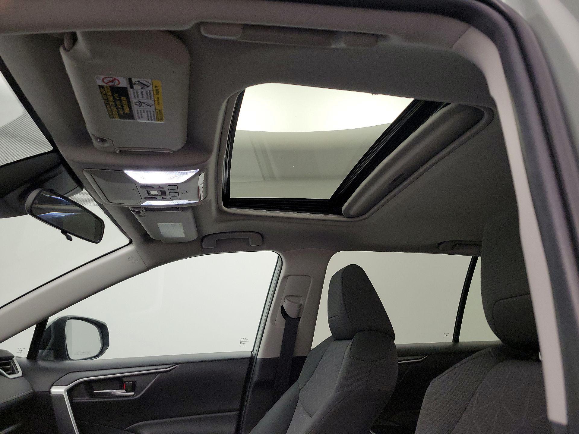 Thumbnail: 2022 Toyota RAV4 - 19