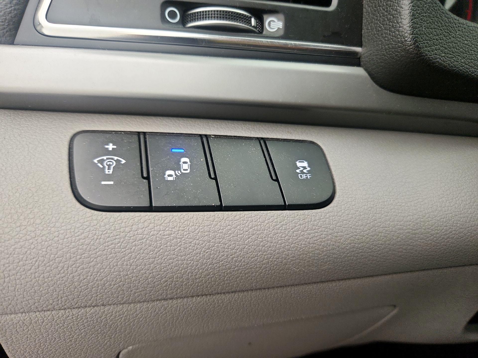 Thumbnail: 2018 Hyundai Elantra - 13