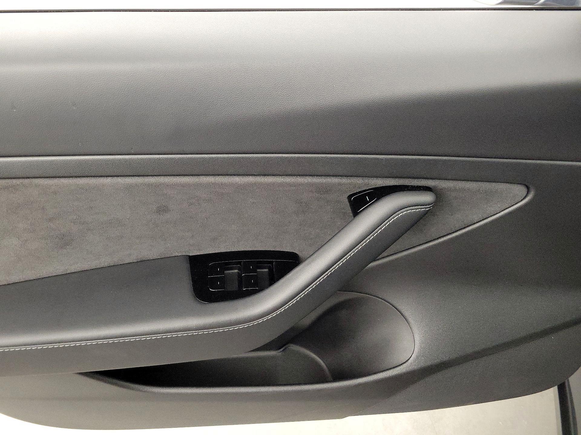 Thumbnail: 2020 Tesla Model 3 - 13