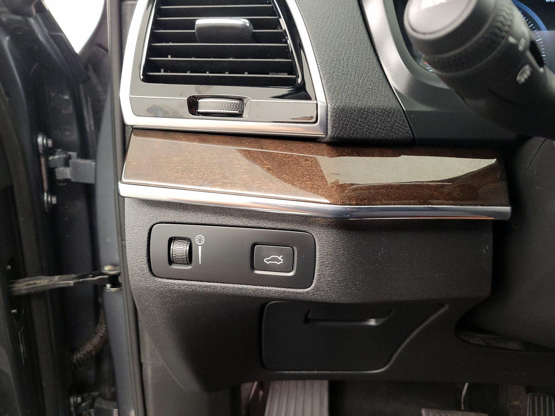 Thumbnail: 2016 Volvo XC90 - 13