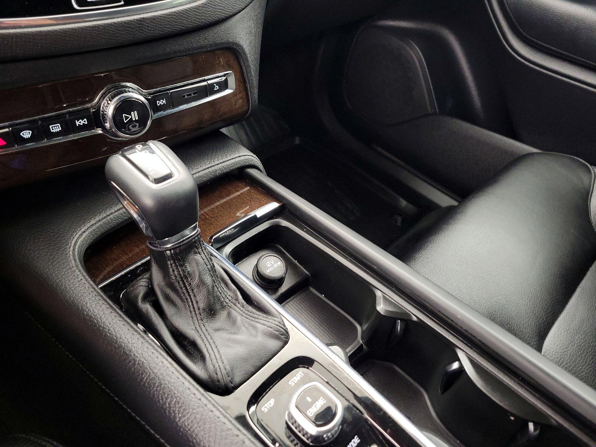Thumbnail: 2016 Volvo XC90 - 18