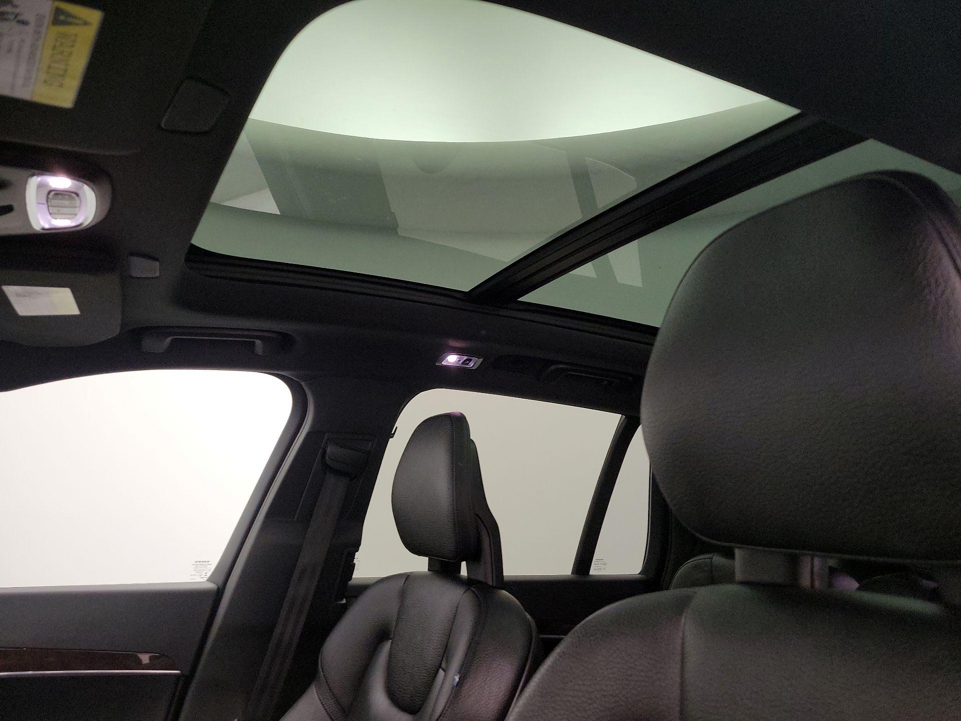 Thumbnail: 2016 Volvo XC90 - 20
