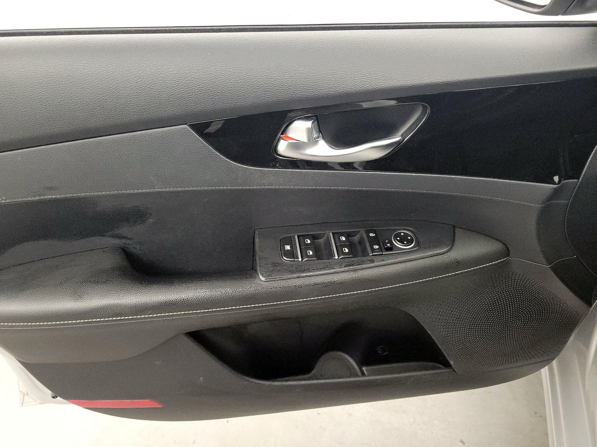 Thumbnail: 2019 Kia Forte - 12
