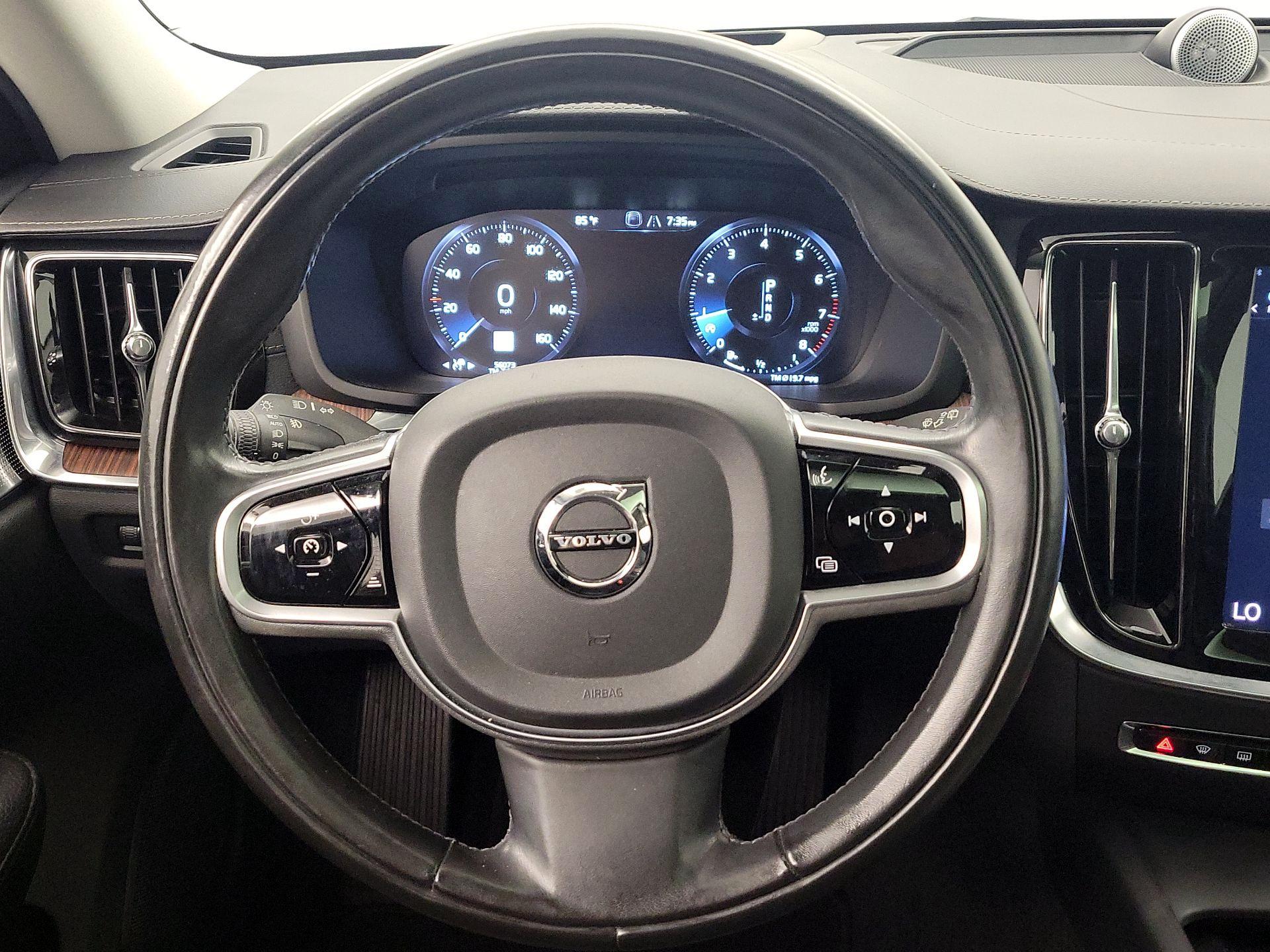 Thumbnail: 2020 Volvo S60 - 10
