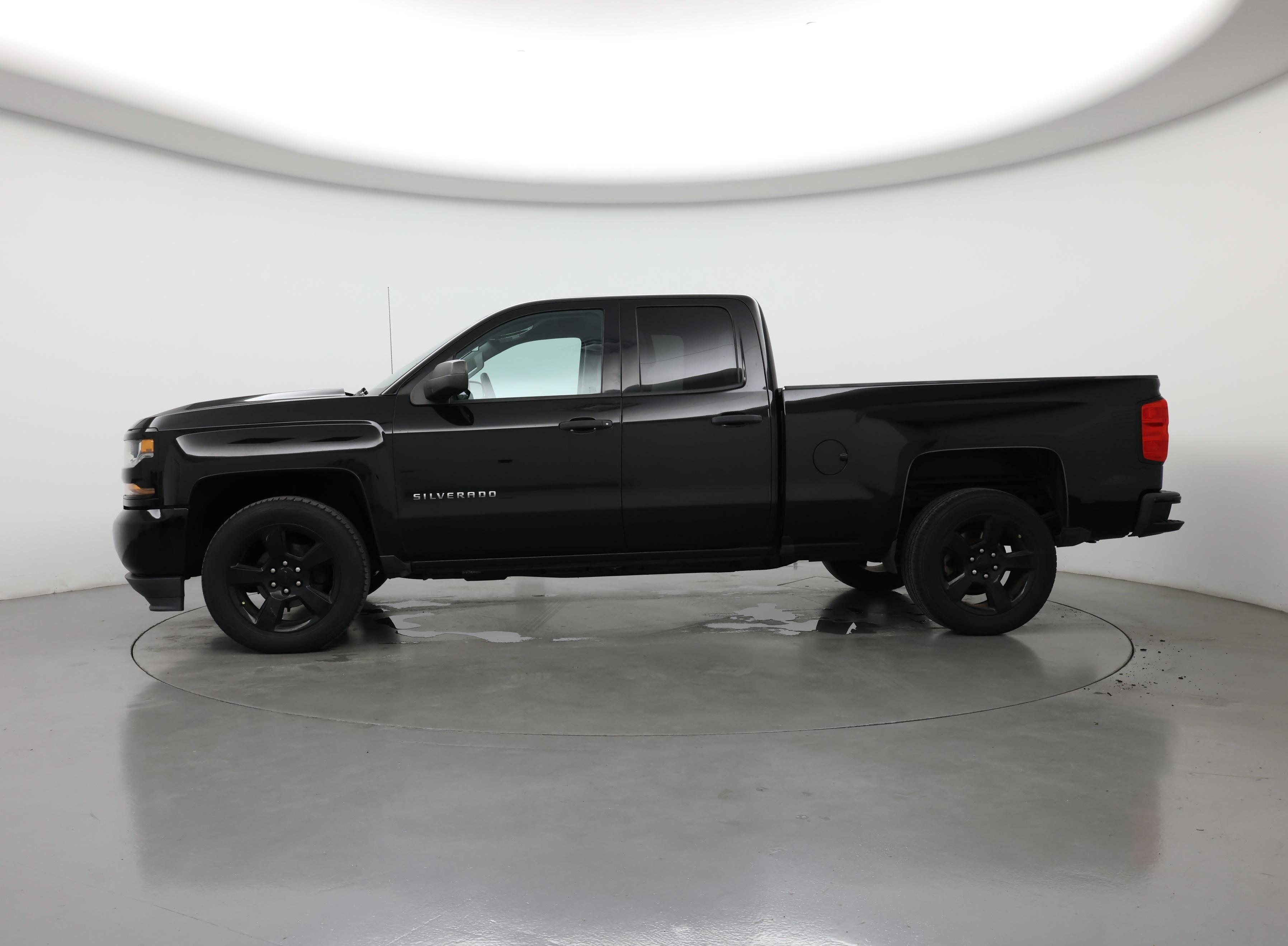 Thumbnail: 2017 Chevrolet Silverado 1500 - 3