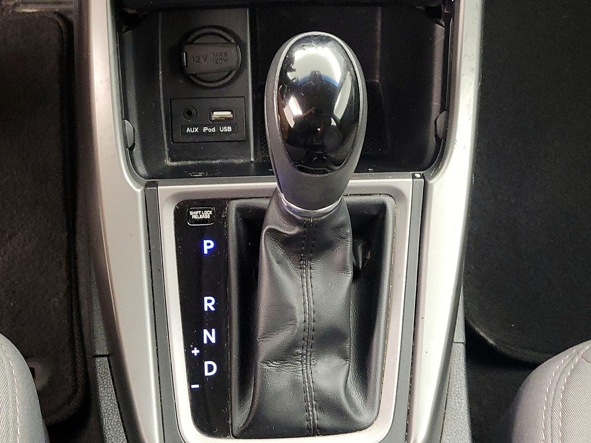 Thumbnail: 2015 Hyundai Elantra - 17