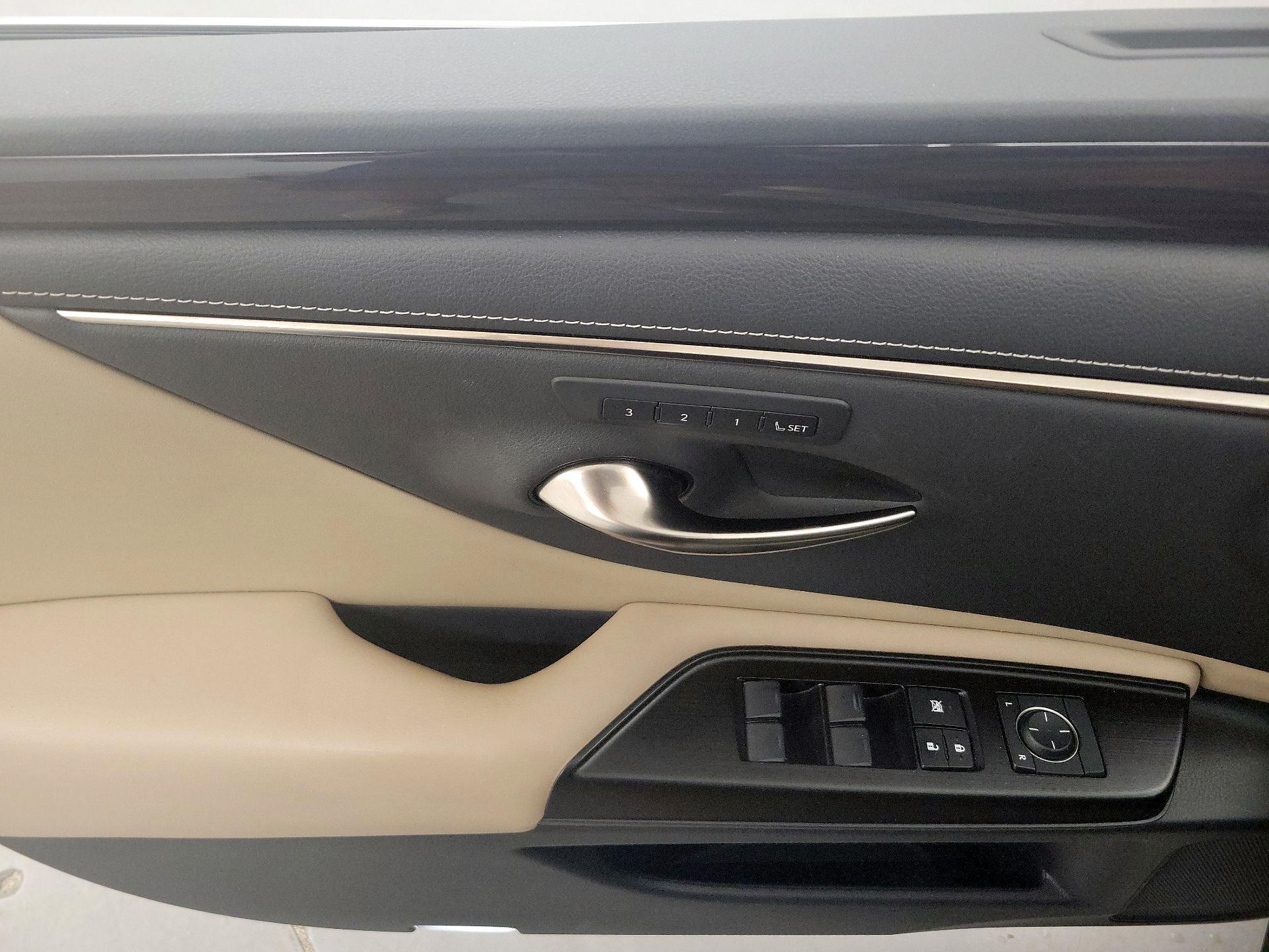 Thumbnail: 2019 Lexus ES - 12