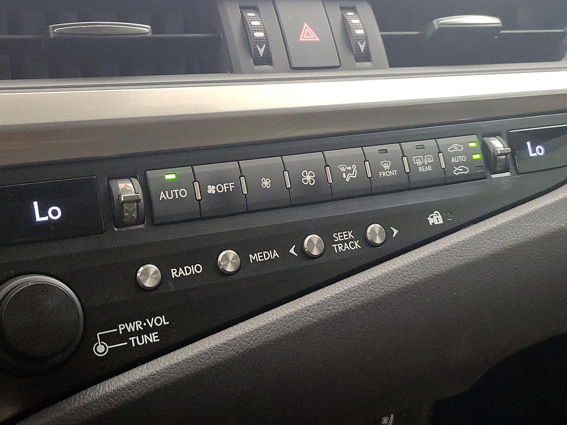 Thumbnail: 2019 Lexus ES - 17