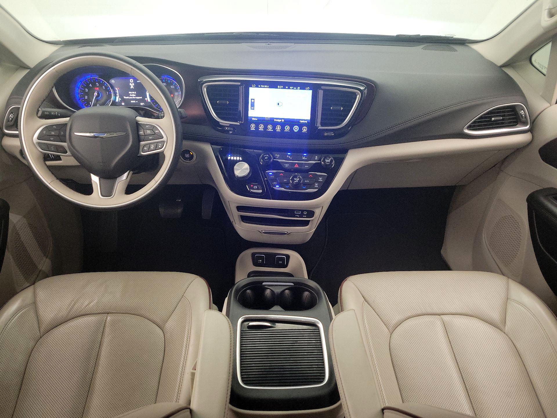 Thumbnail: 2017 Chrysler Pacifica - 9