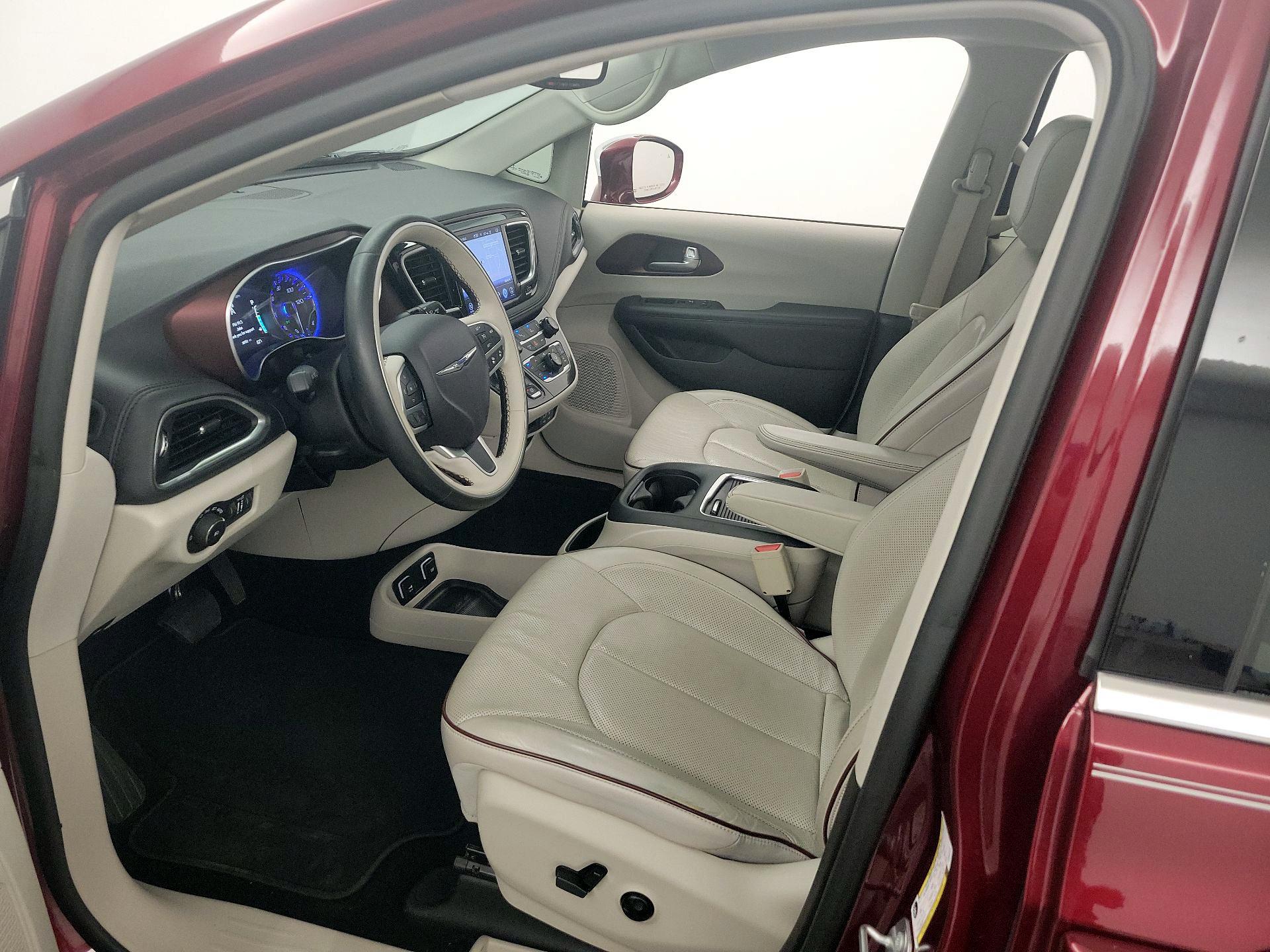 Thumbnail: 2017 Chrysler Pacifica - 11