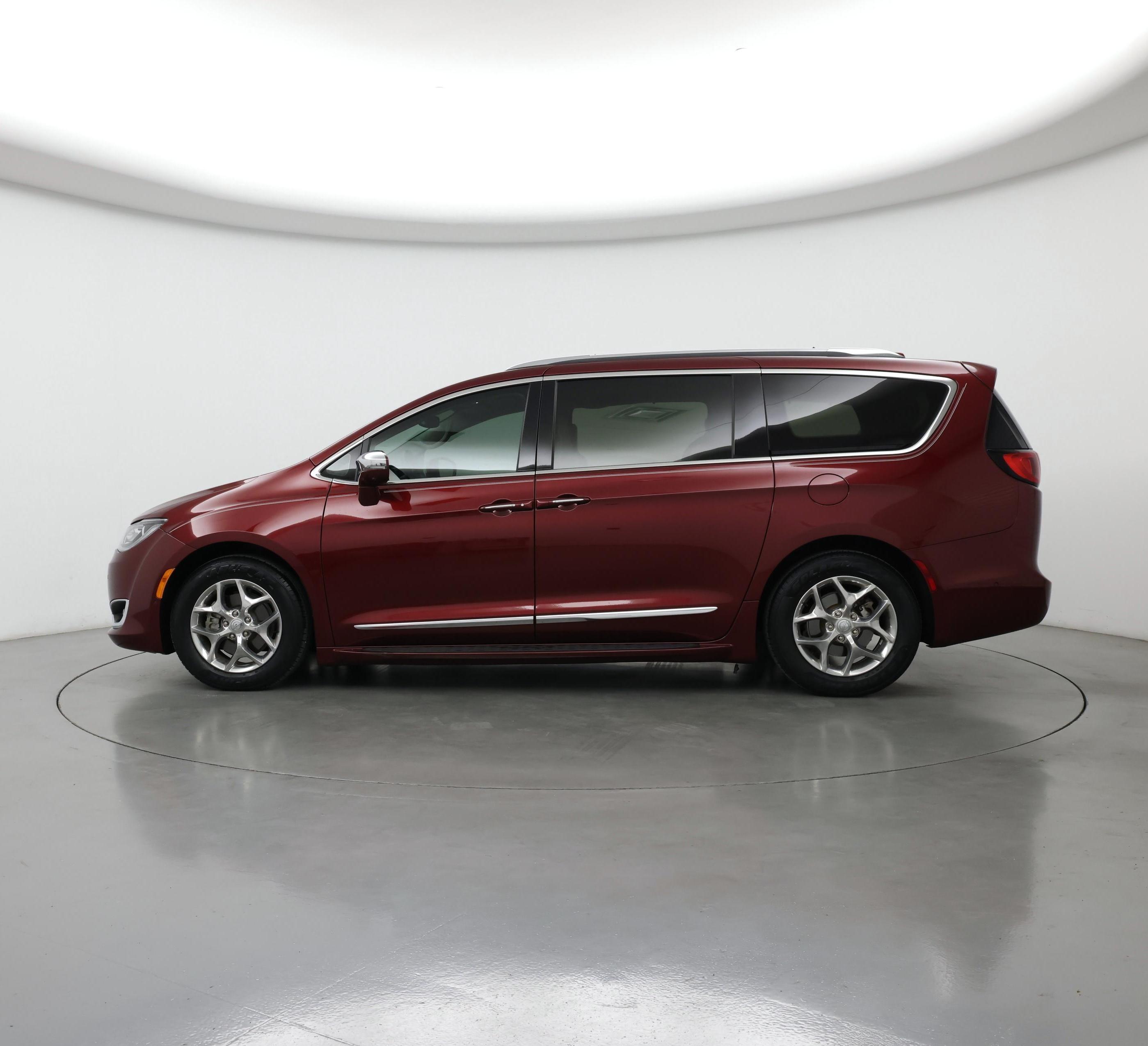 Thumbnail: 2017 Chrysler Pacifica - 3