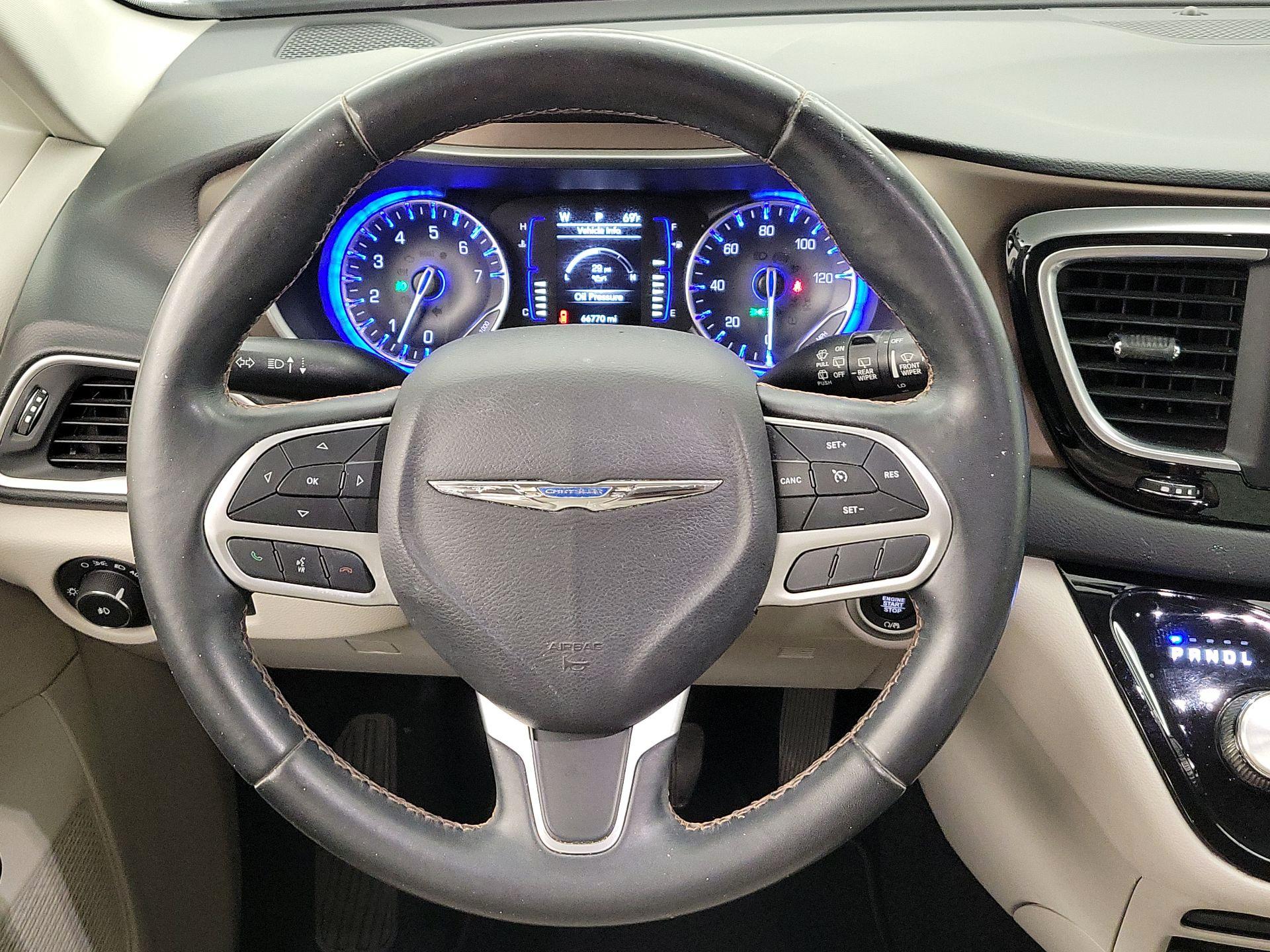 Thumbnail: 2018 Chrysler Pacifica - 10