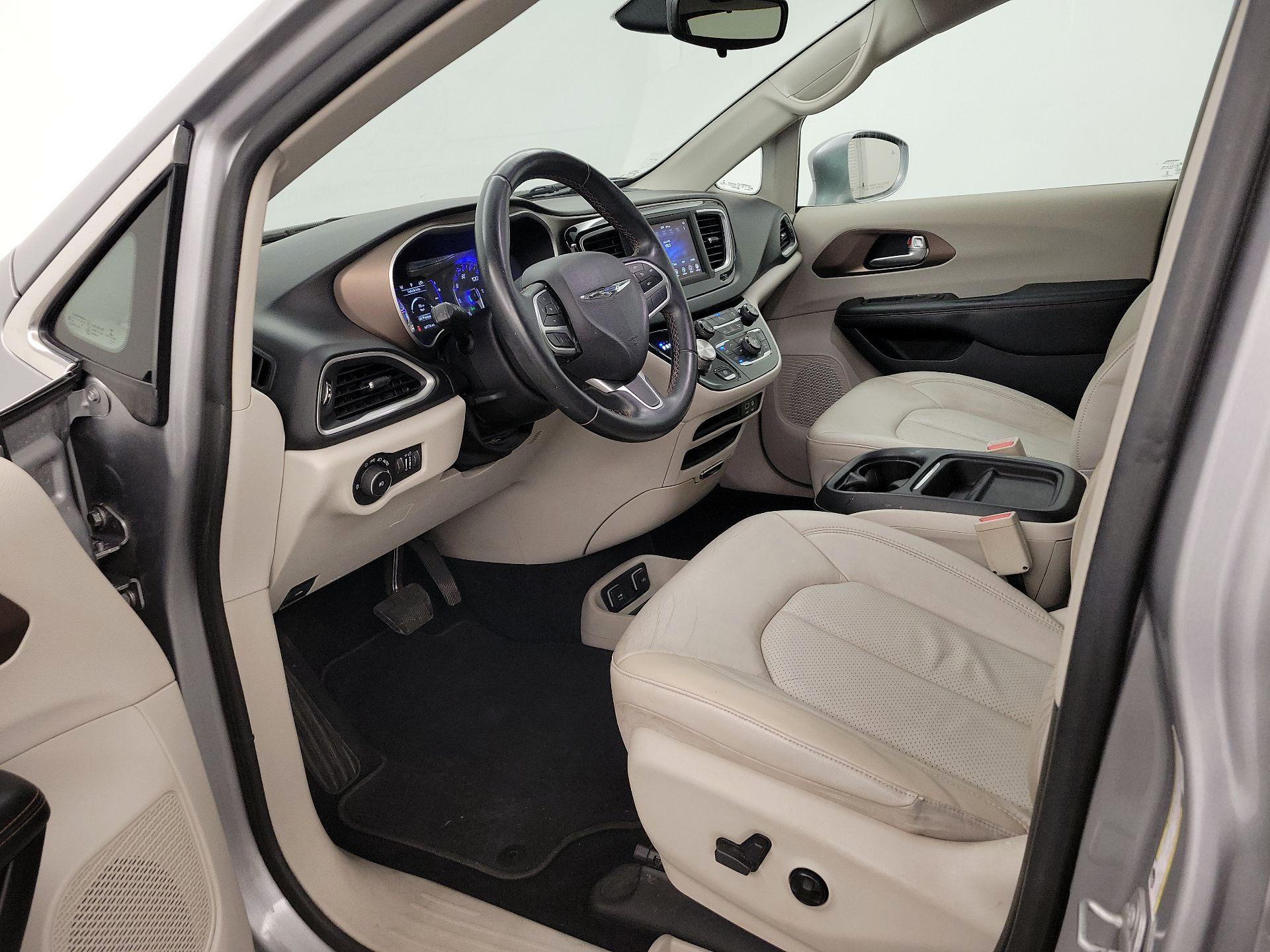 Thumbnail: 2018 Chrysler Pacifica - 11