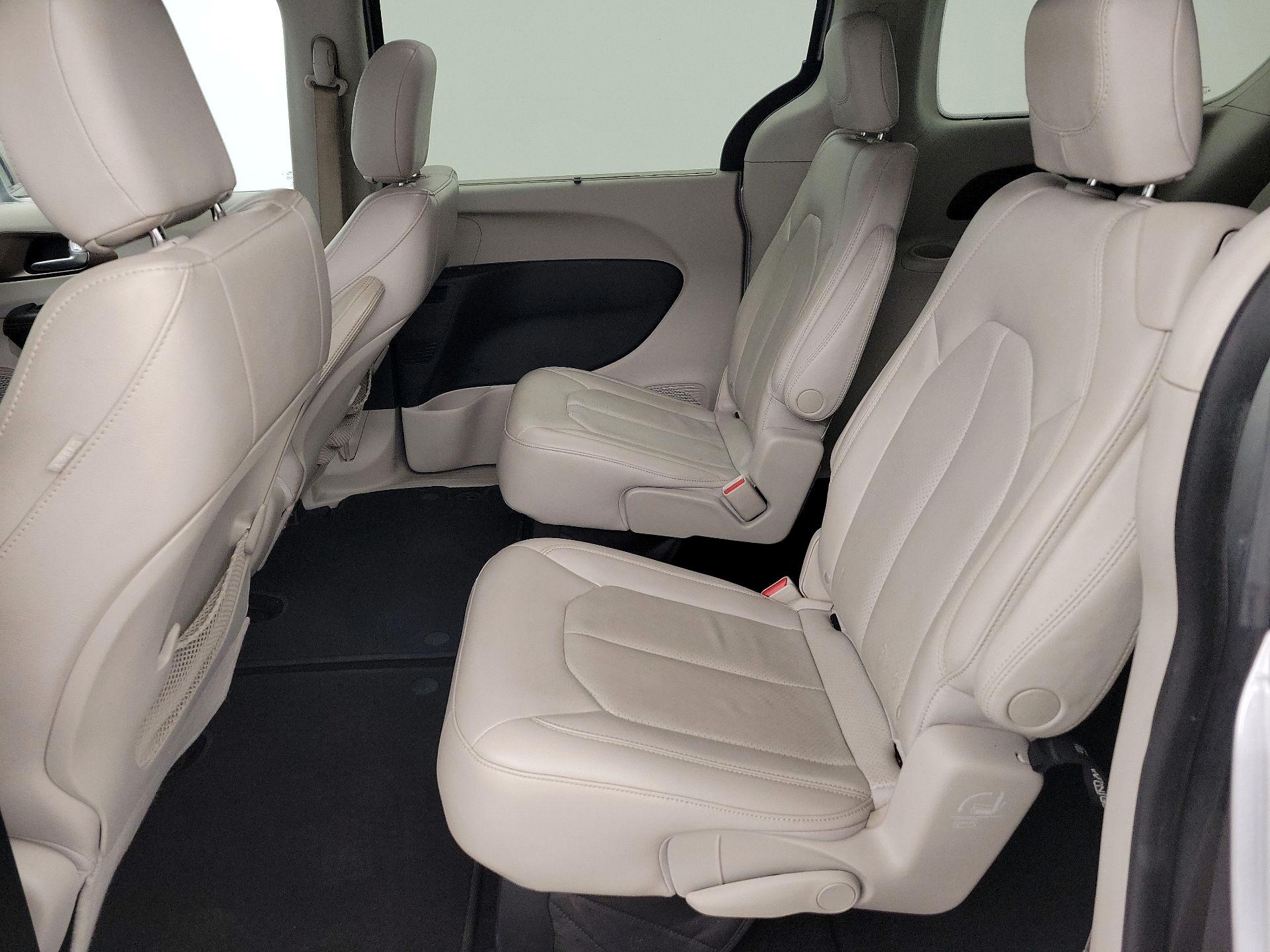Thumbnail: 2018 Chrysler Pacifica - 19