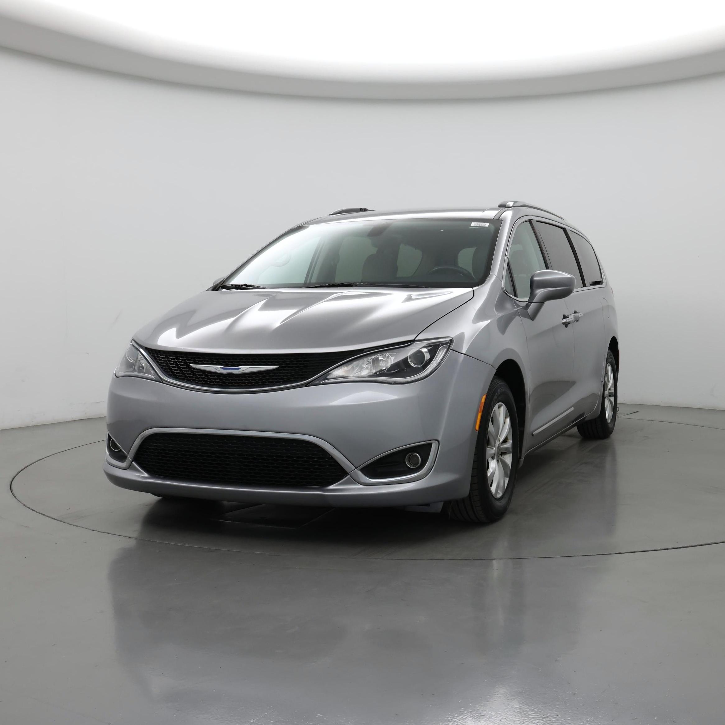 Thumbnail: 2018 Chrysler Pacifica - 4