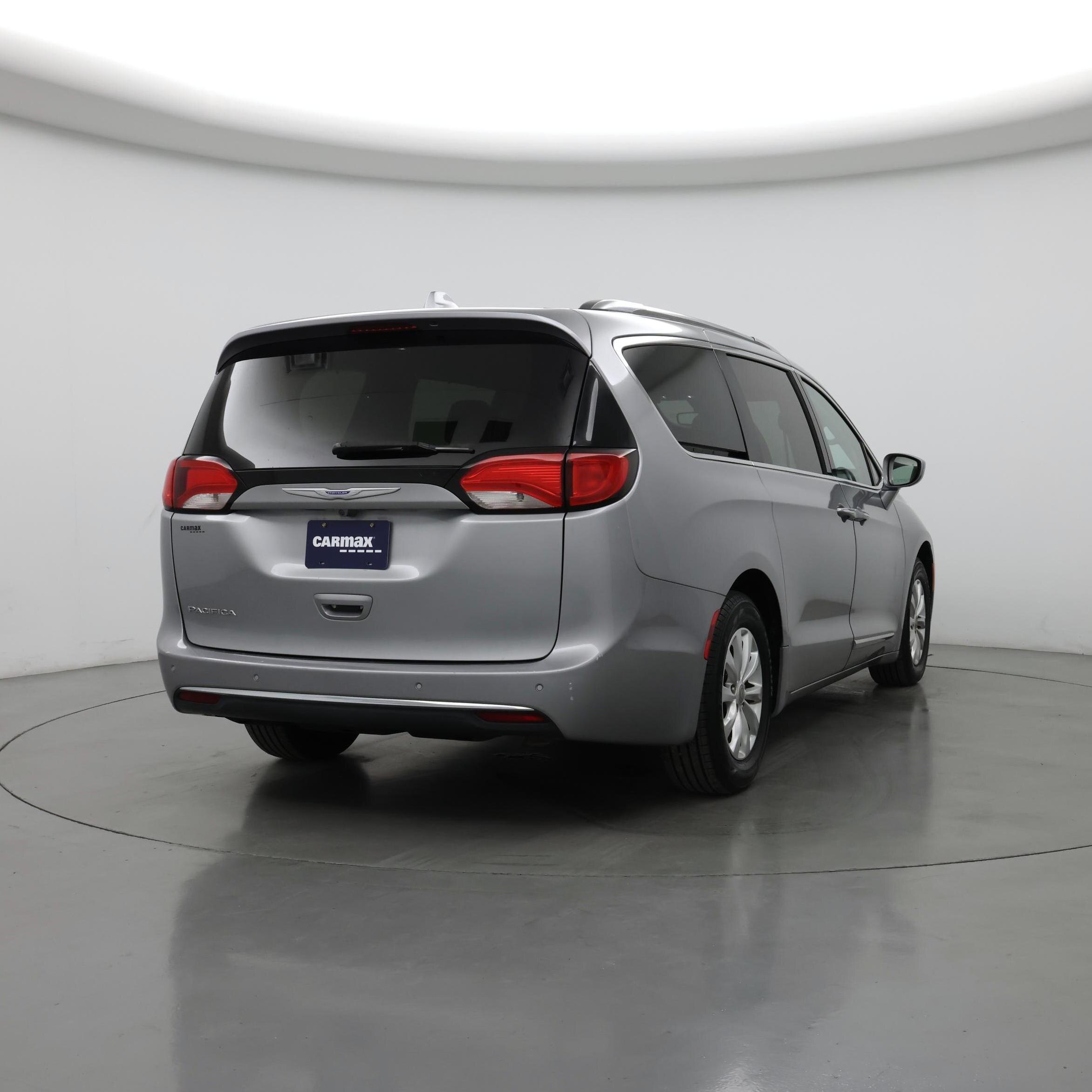 Thumbnail: 2018 Chrysler Pacifica - 8