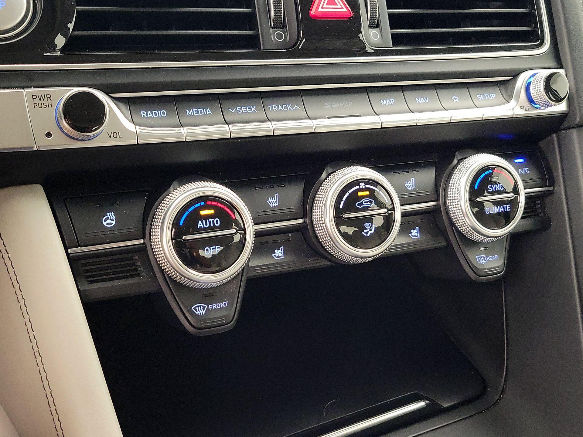 Thumbnail: 2020 Genesis G70 - 17