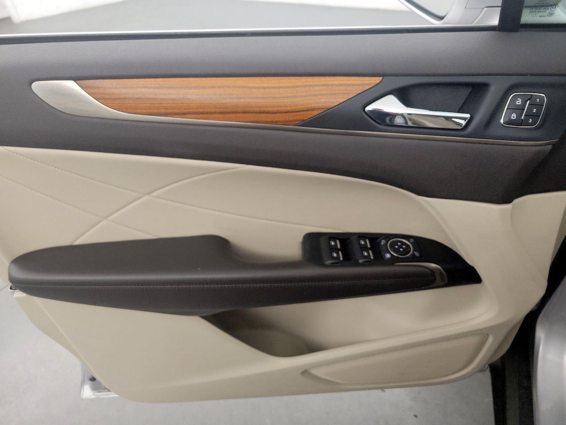 Thumbnail: 2018 Lincoln MKC - 12
