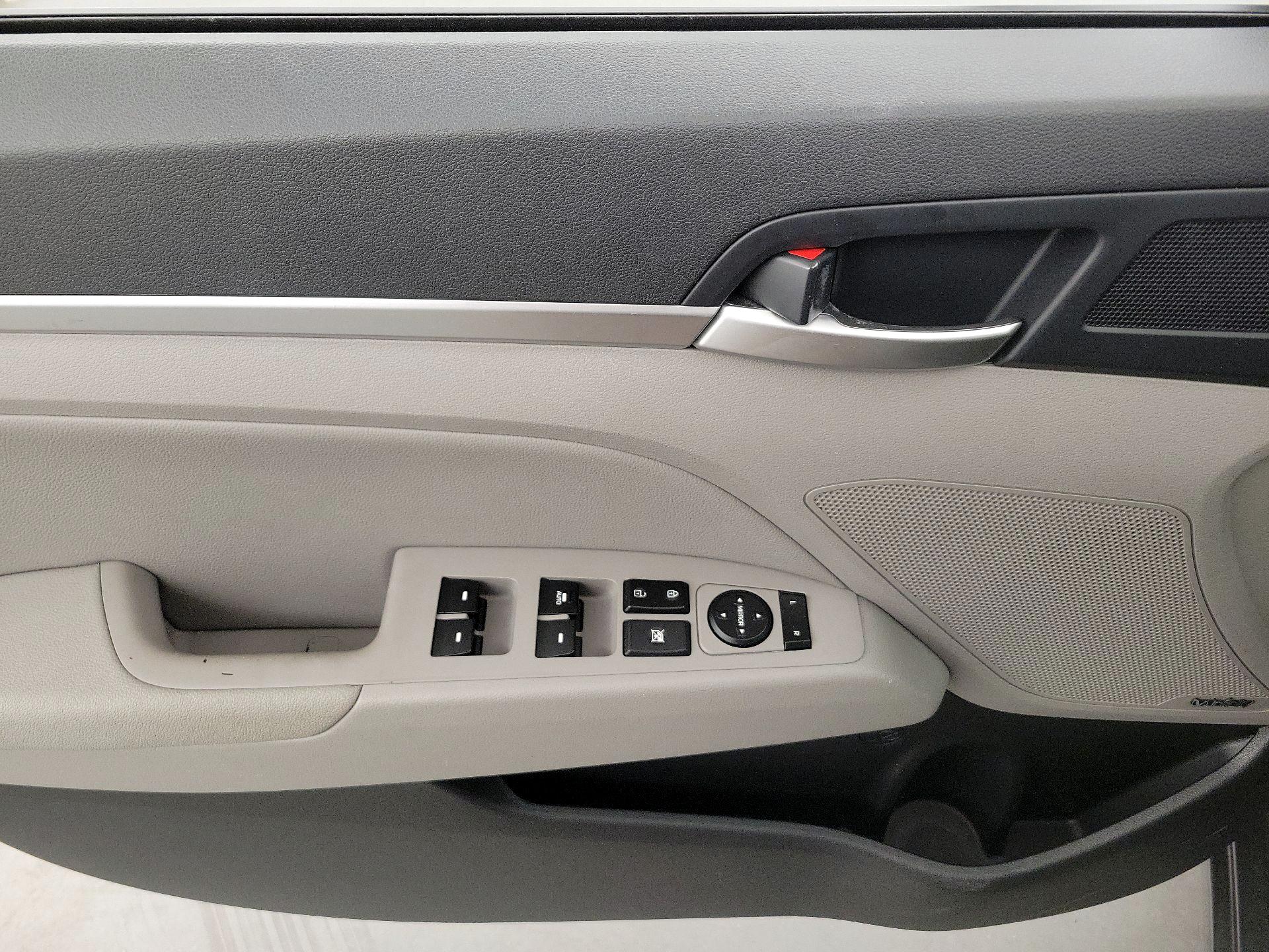 Thumbnail: 2020 Hyundai Elantra - 12