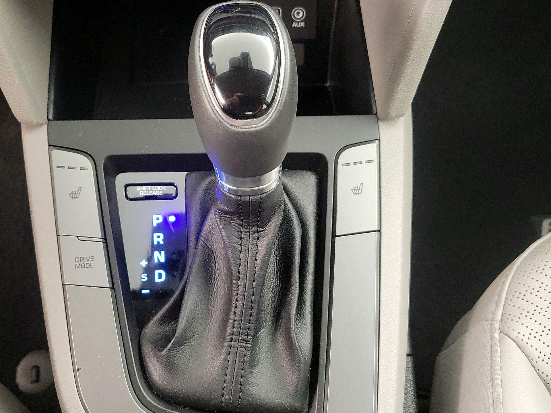Thumbnail: 2020 Hyundai Elantra - 17